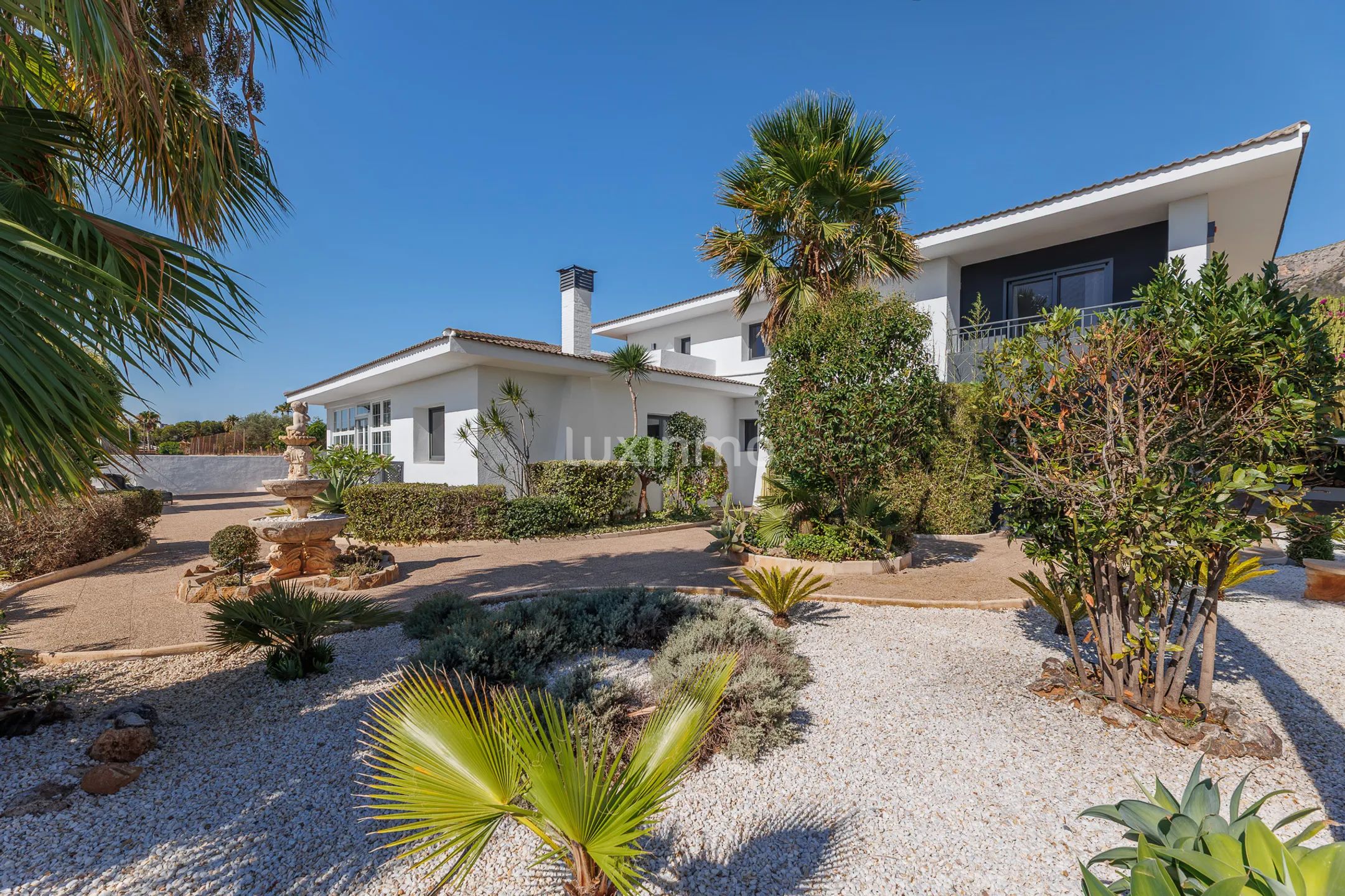 Luxurious villa with breathtaking sea and mountain views in Calpe — photo 33