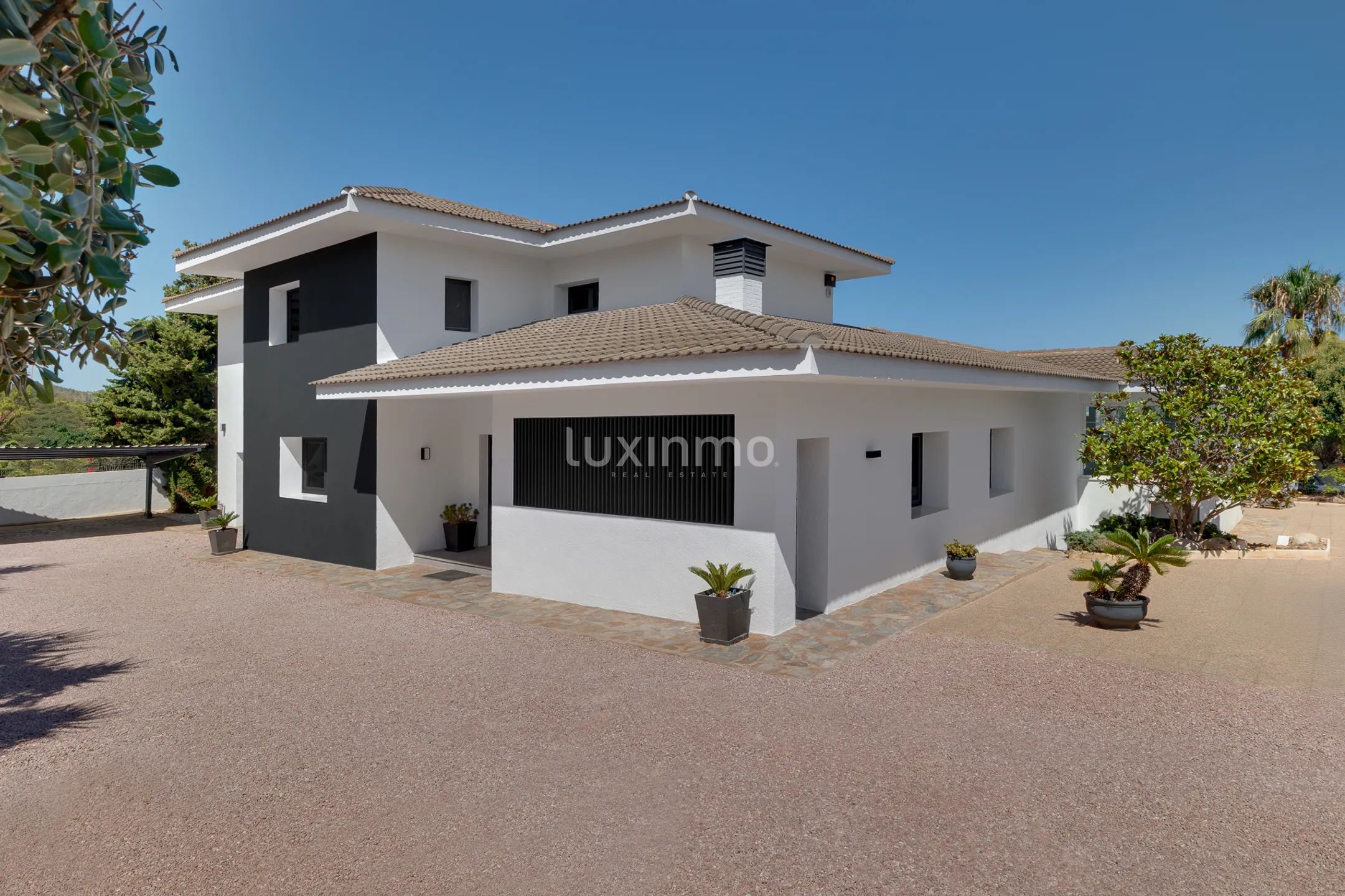 Luxurious villa with breathtaking sea and mountain views in Calpe — photo 2