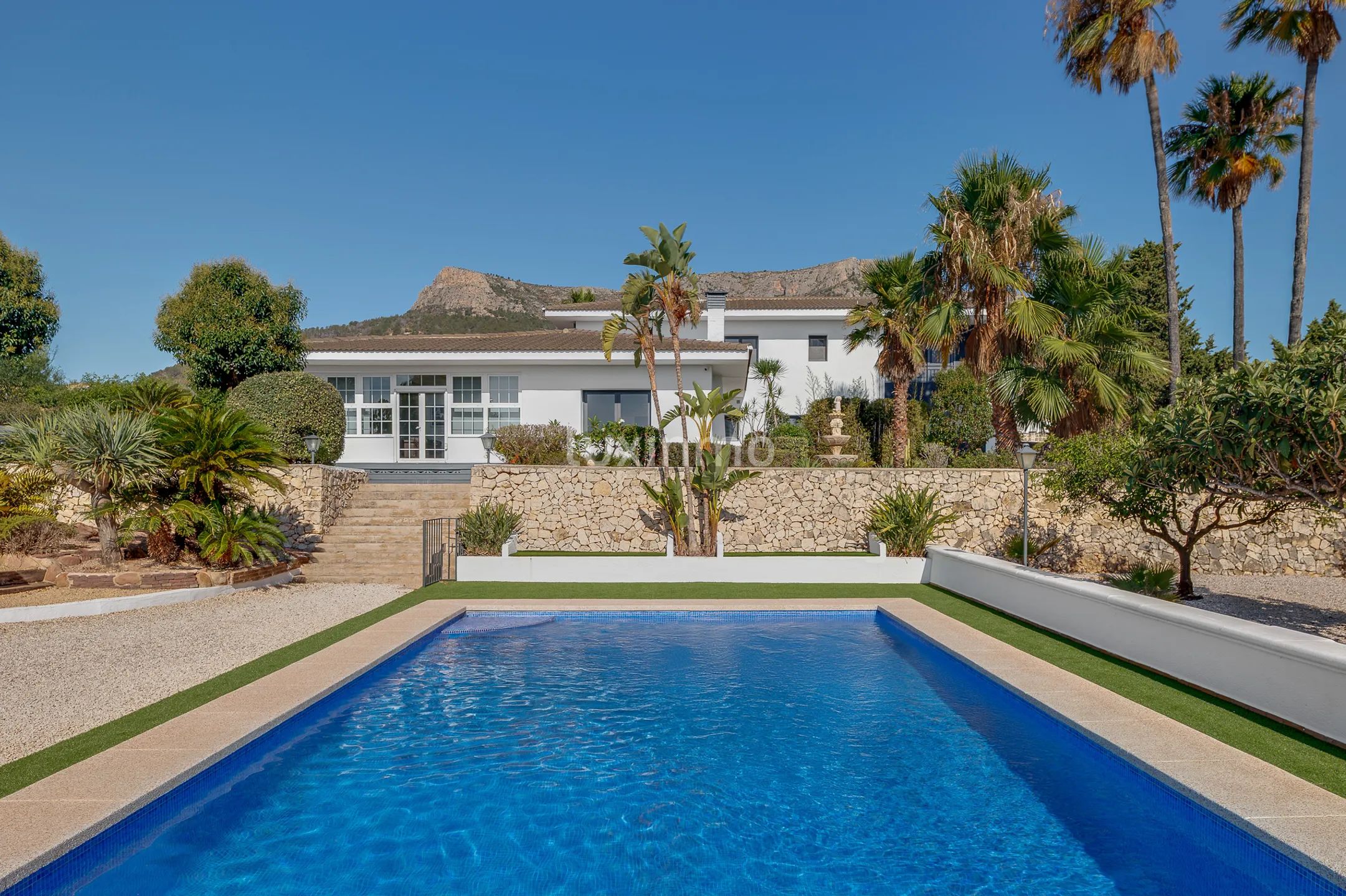 Luxurious villa with breathtaking sea and mountain views in Calpe — photo 3