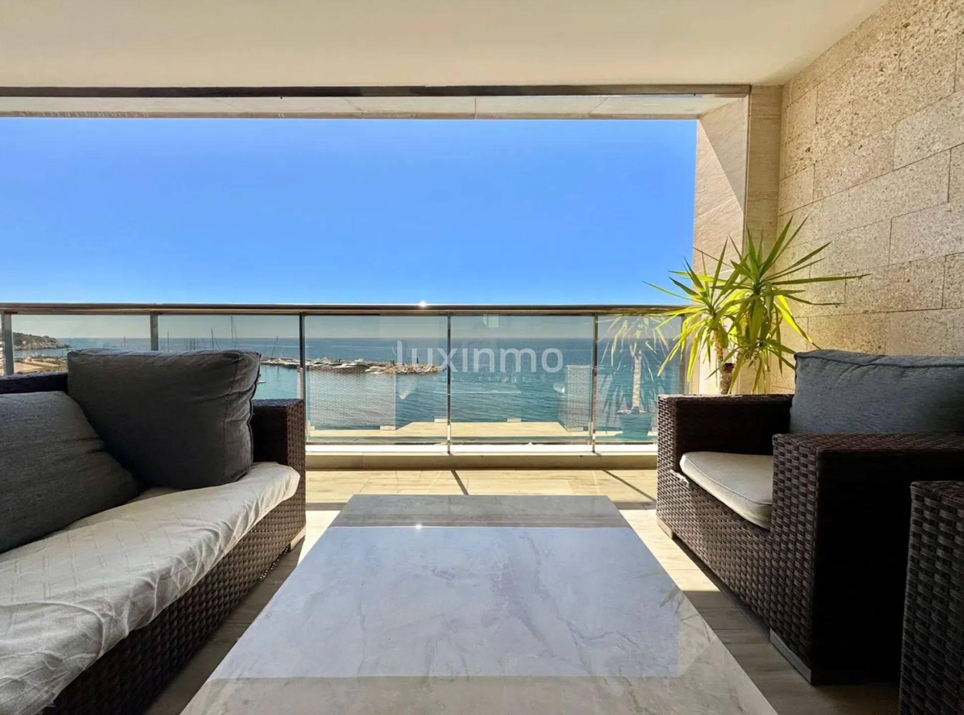 Acogedor apartamento en venta con bonitas vistas al mar en Altea