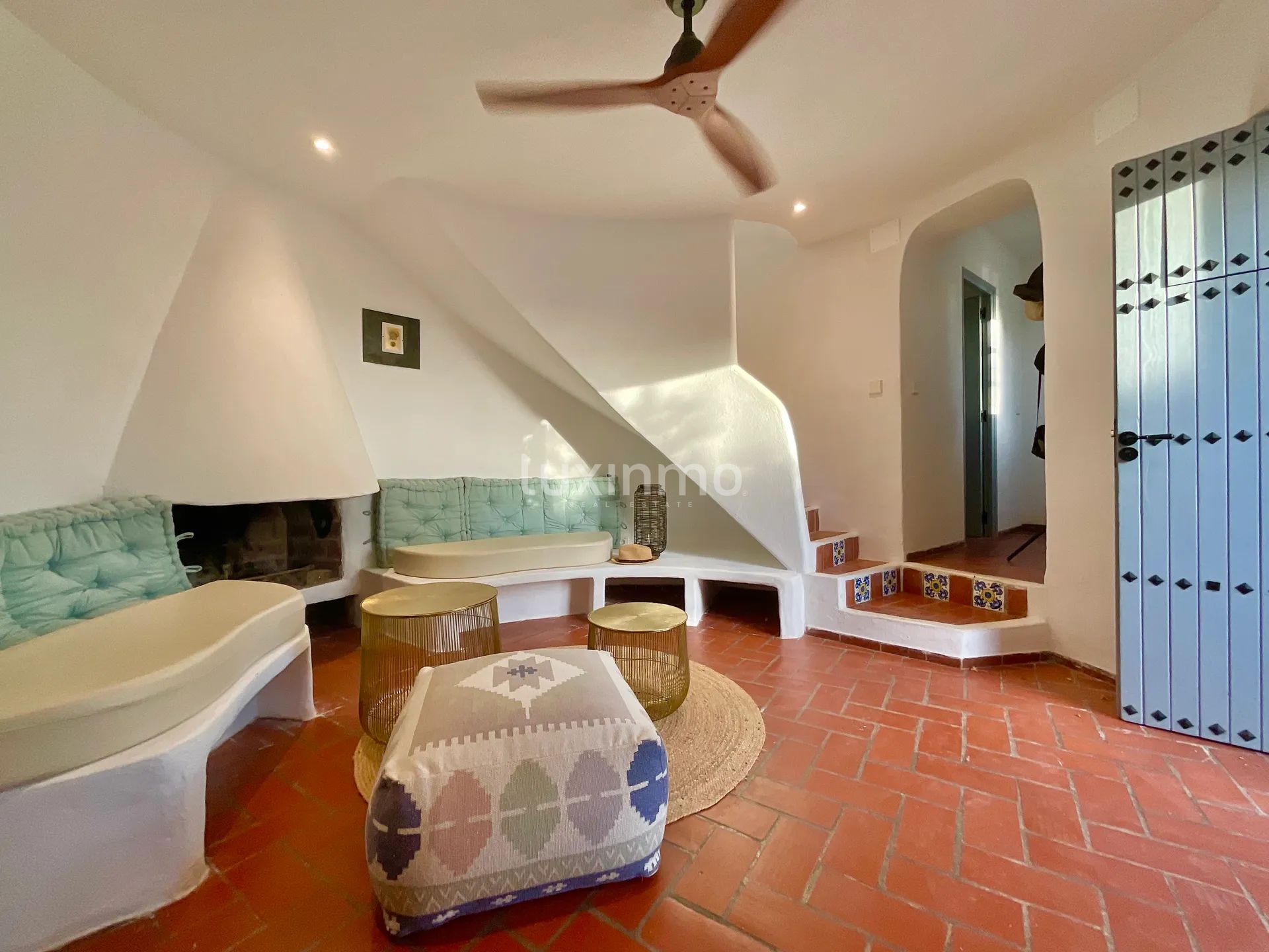 A Charming Ibicenco Retreat with Sea and Sunset Views in Cala Gració — photo 6