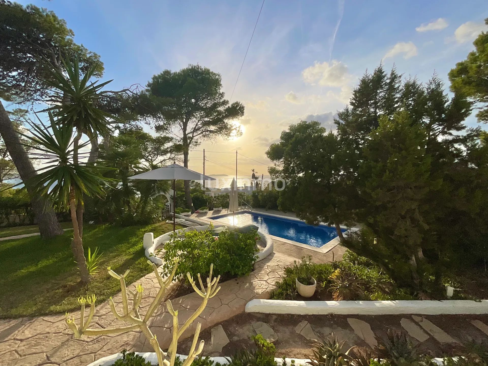 Sjarmerende Ibicenco-retreat med utsikt over havet og solnedgangen i Cala Gració — photo 16