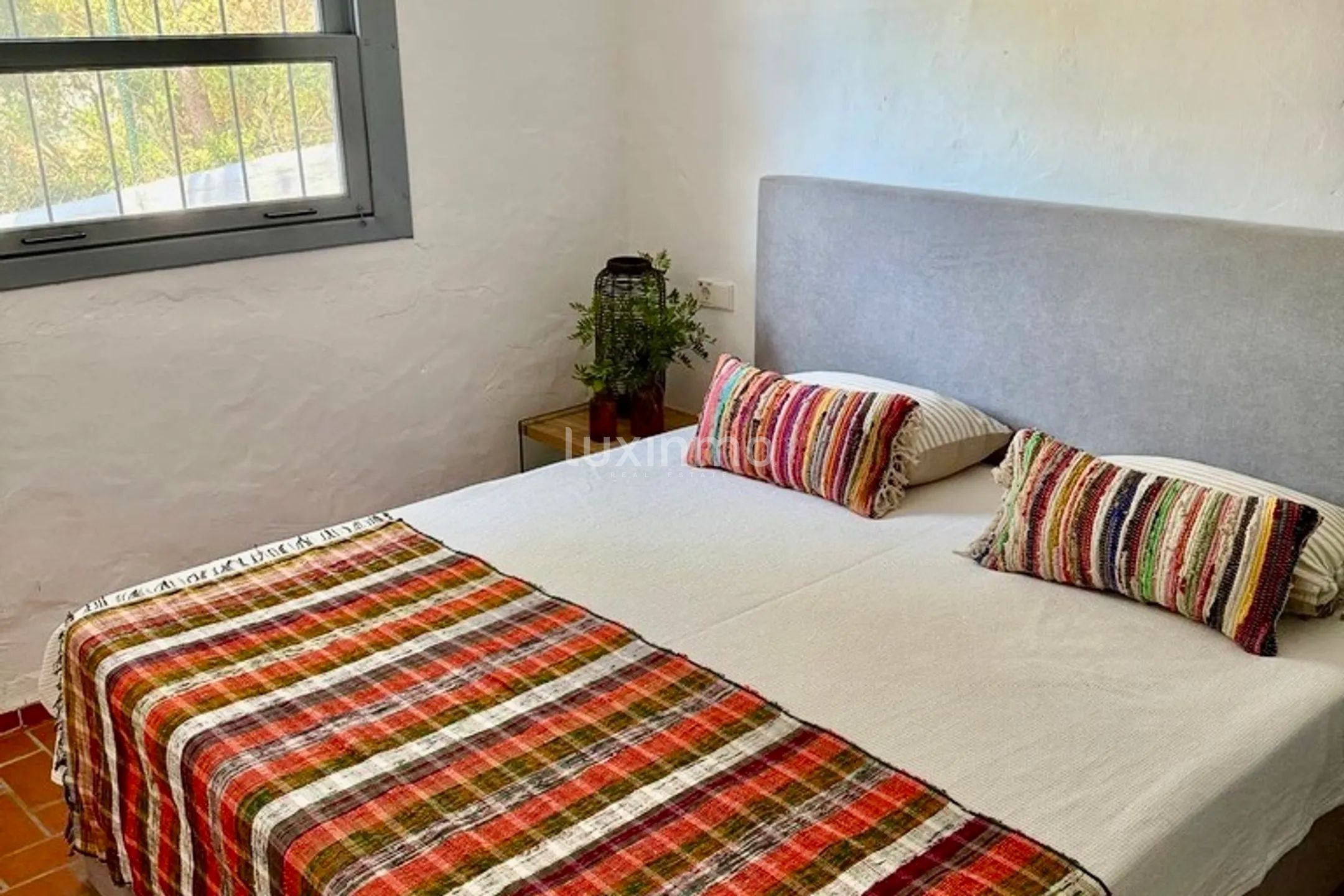 A Charming Ibicenco Retreat with Sea and Sunset Views in Cala Gració — photo 10
