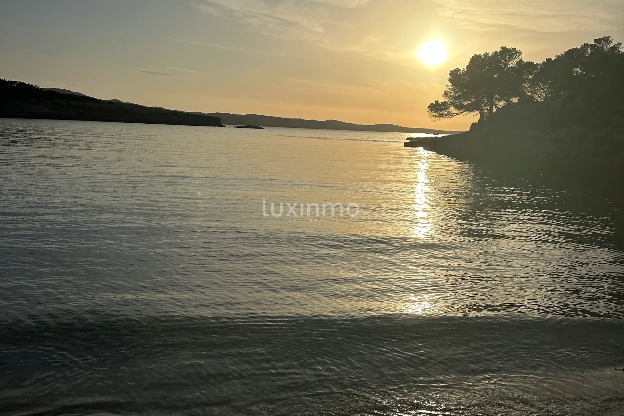 Очаровательное поместье на Ибиценко с видом на море и закат в Кала-Грасио — photo 20