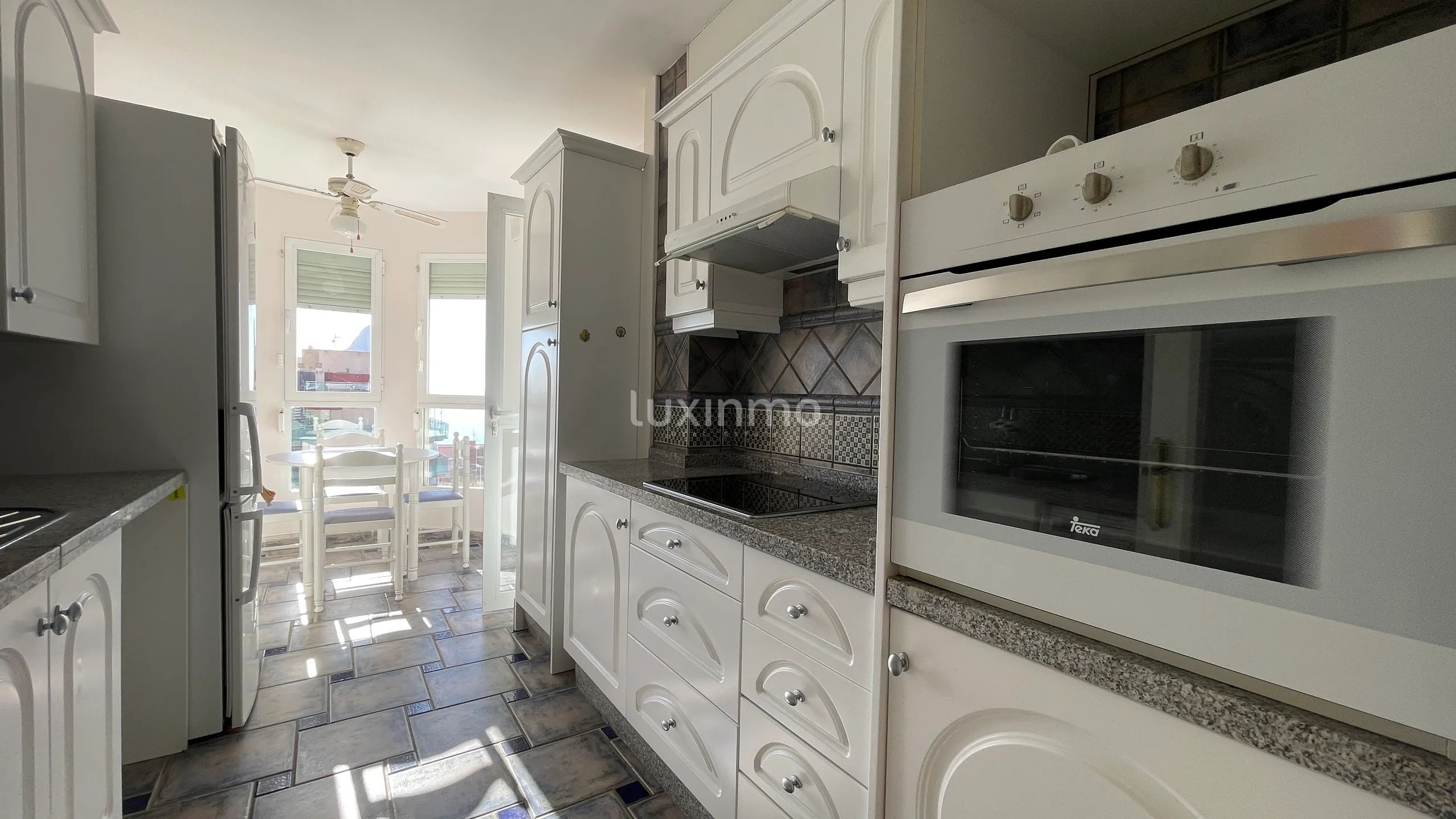 Se alquila Encantador Apartamento Mediterráneo de 4 Dormitorios con Vistas al Mar en Calpe — photo 11