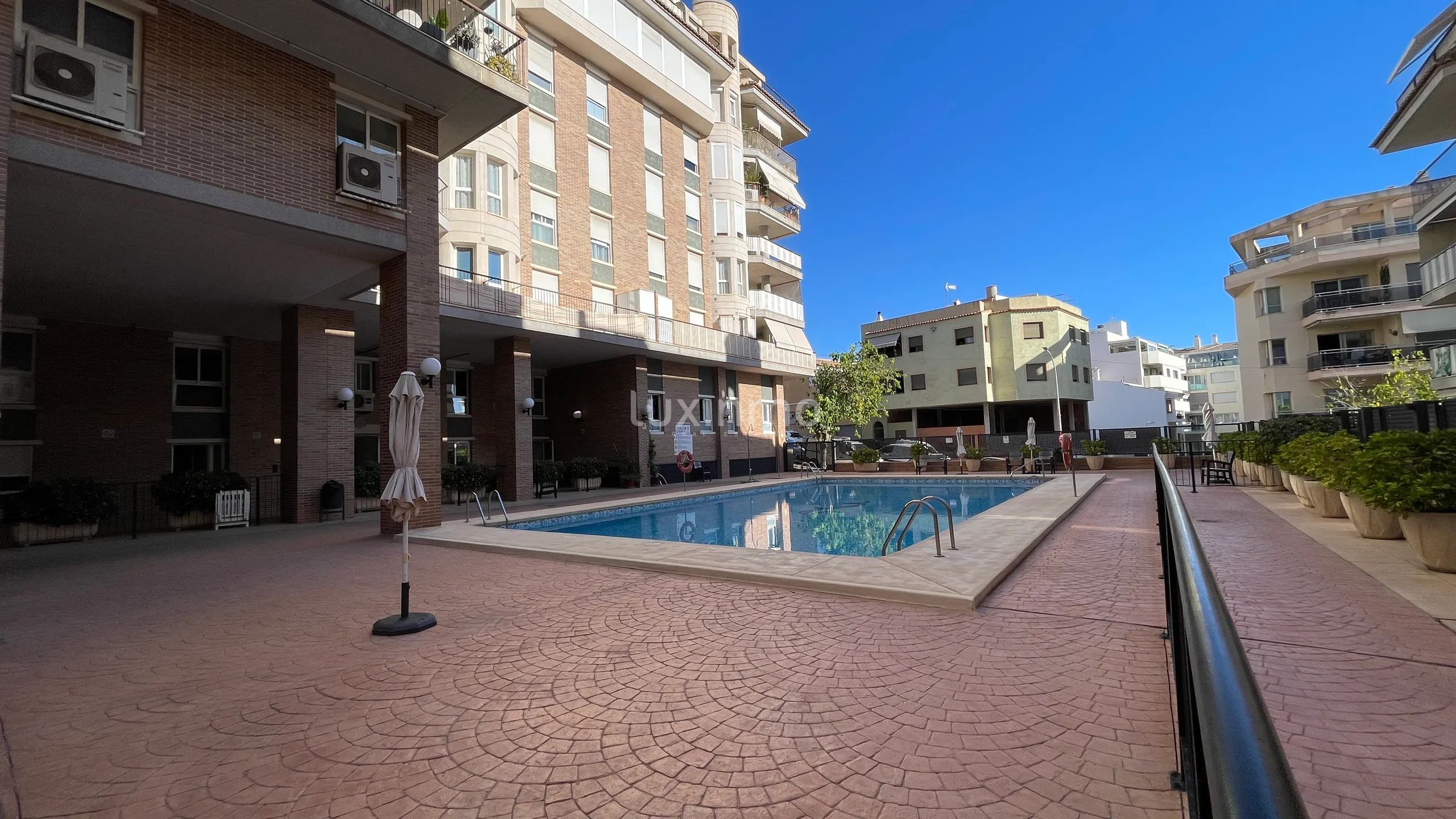 Se alquila Encantador Apartamento Mediterráneo de 4 Dormitorios con Vistas al Mar en Calpe — photo 26