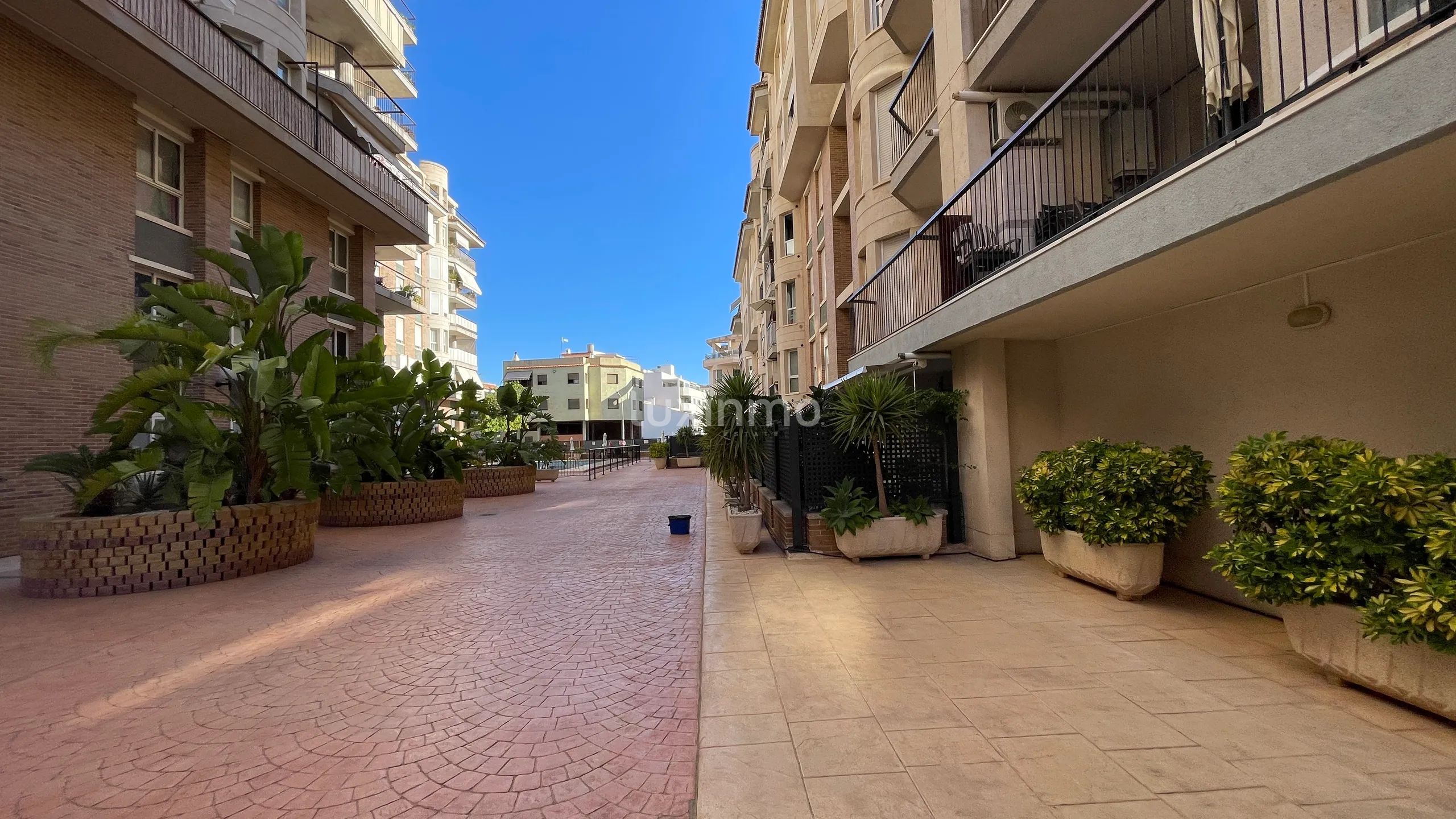 Se alquila Encantador Apartamento Mediterráneo de 4 Dormitorios con Vistas al Mar en Calpe — photo 27
