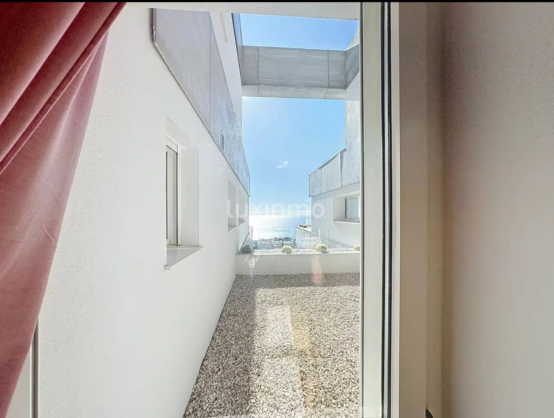 Spectacular 3-bedroom flat with sea views — photo 22