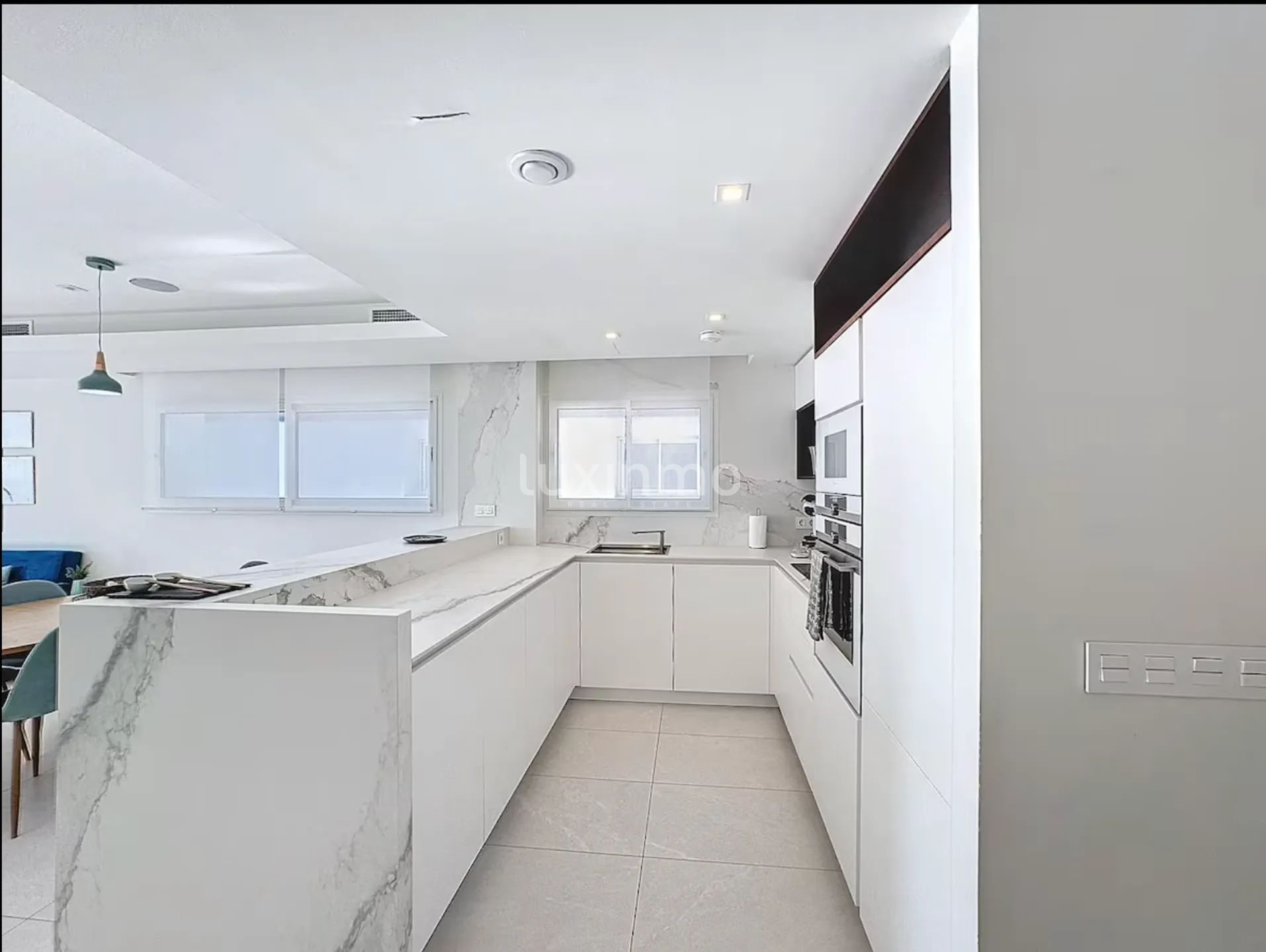 Spectacular 3-bedroom flat with sea views — photo 10