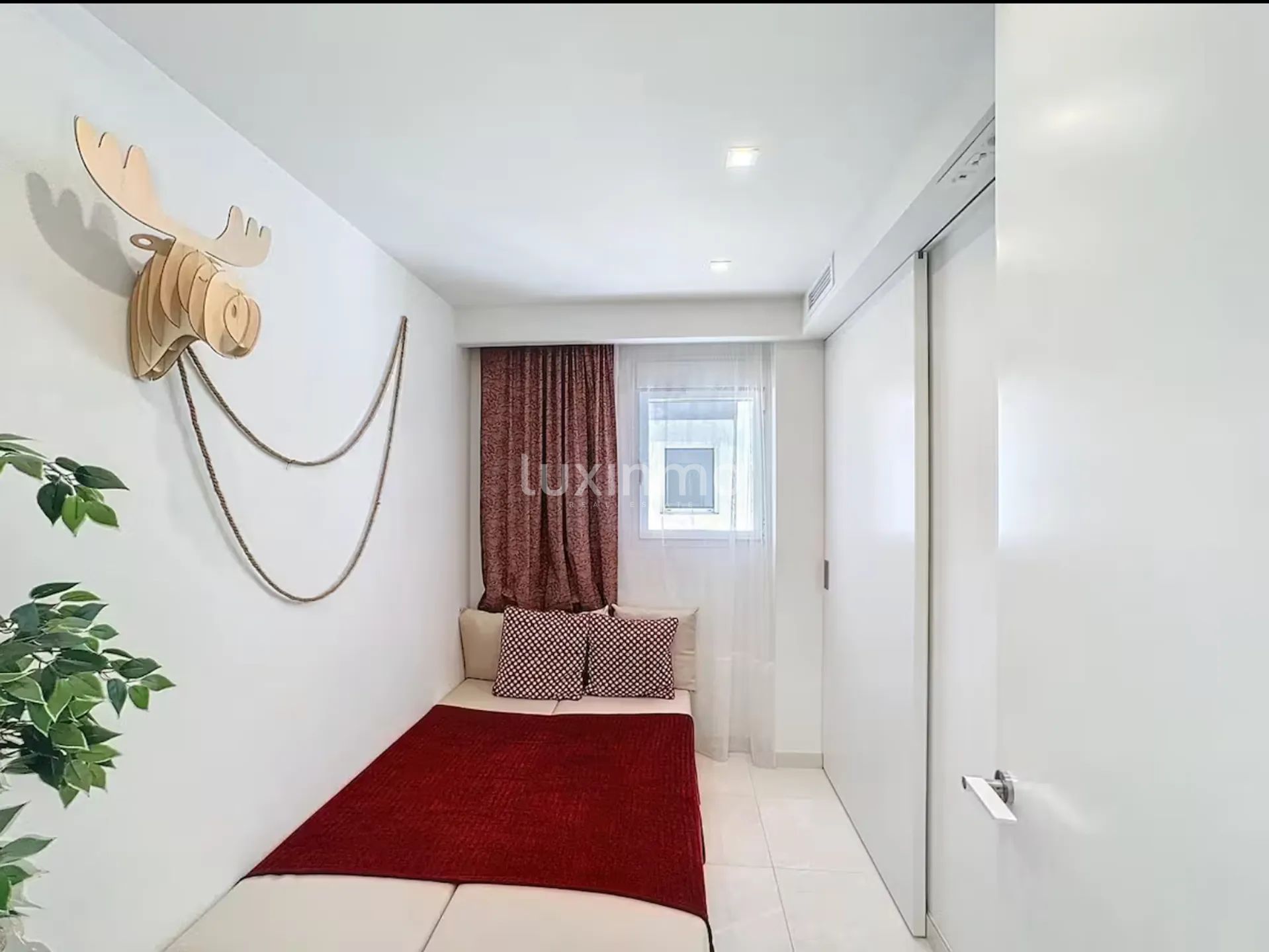 Spectacular 3-bedroom flat with sea views — photo 11