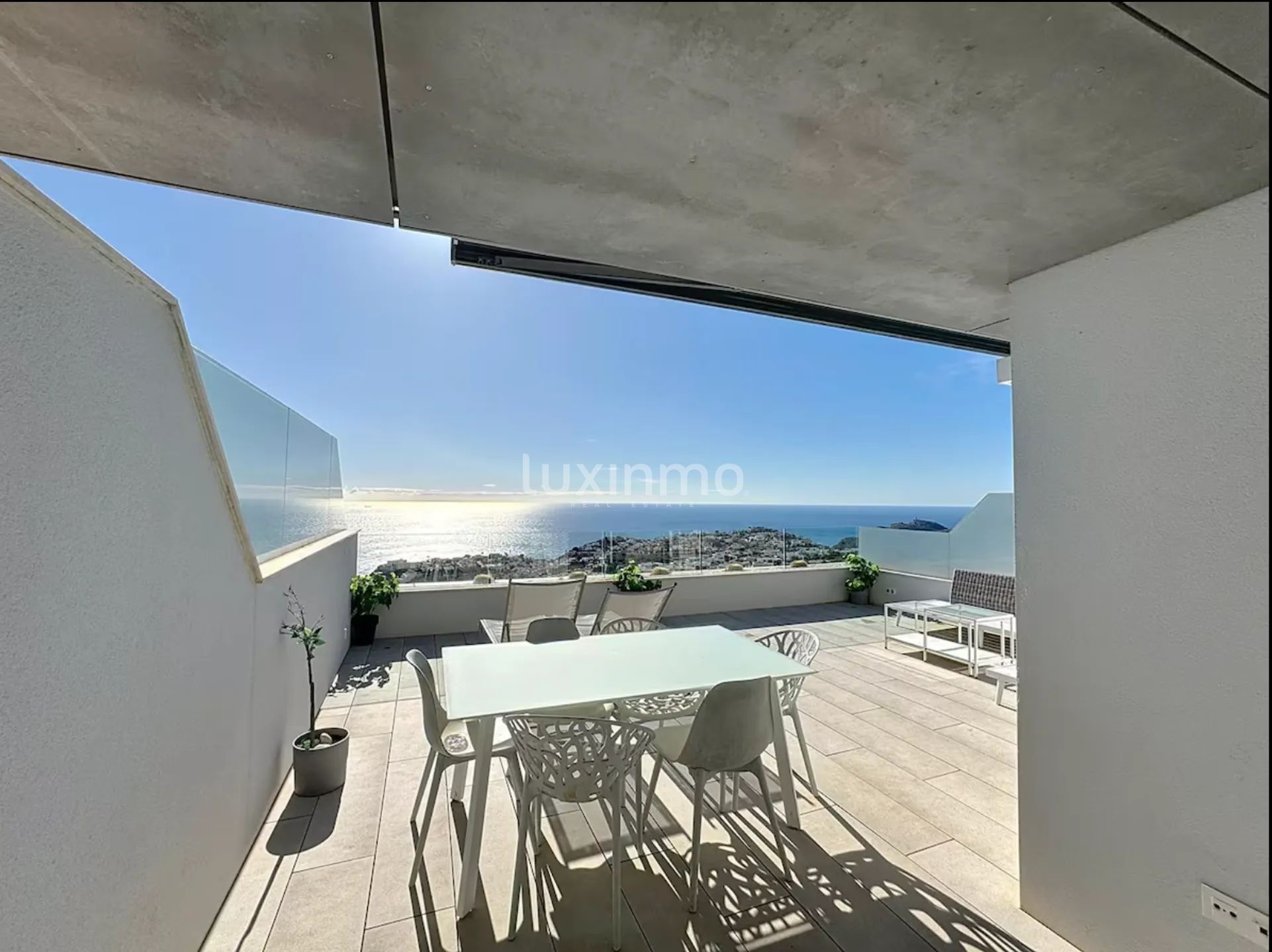 Spectacular 3-bedroom flat with sea views — photo 25
