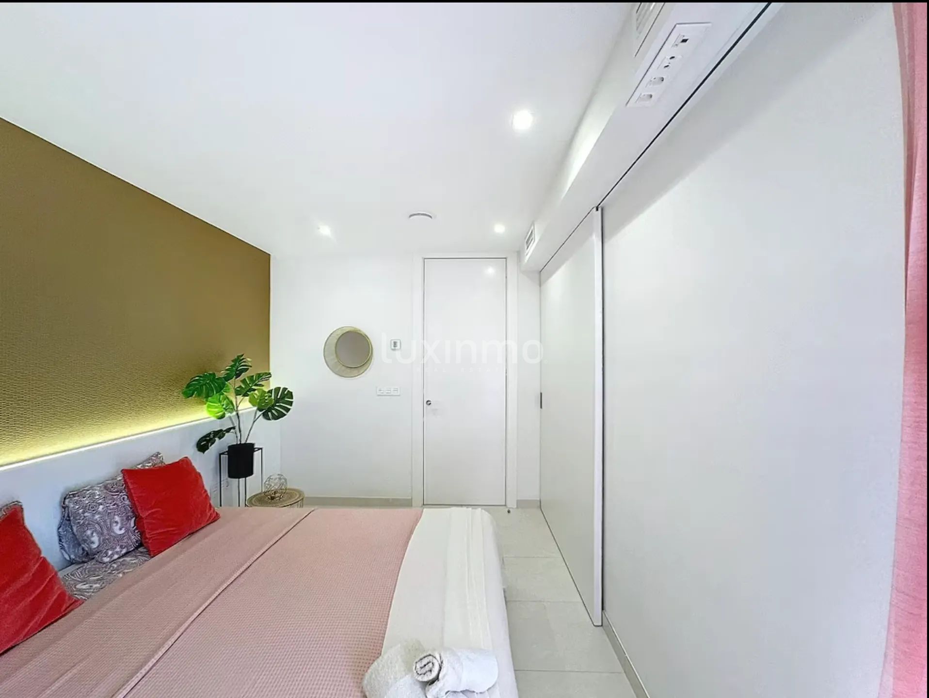 Spectacular 3-bedroom flat with sea views — photo 17