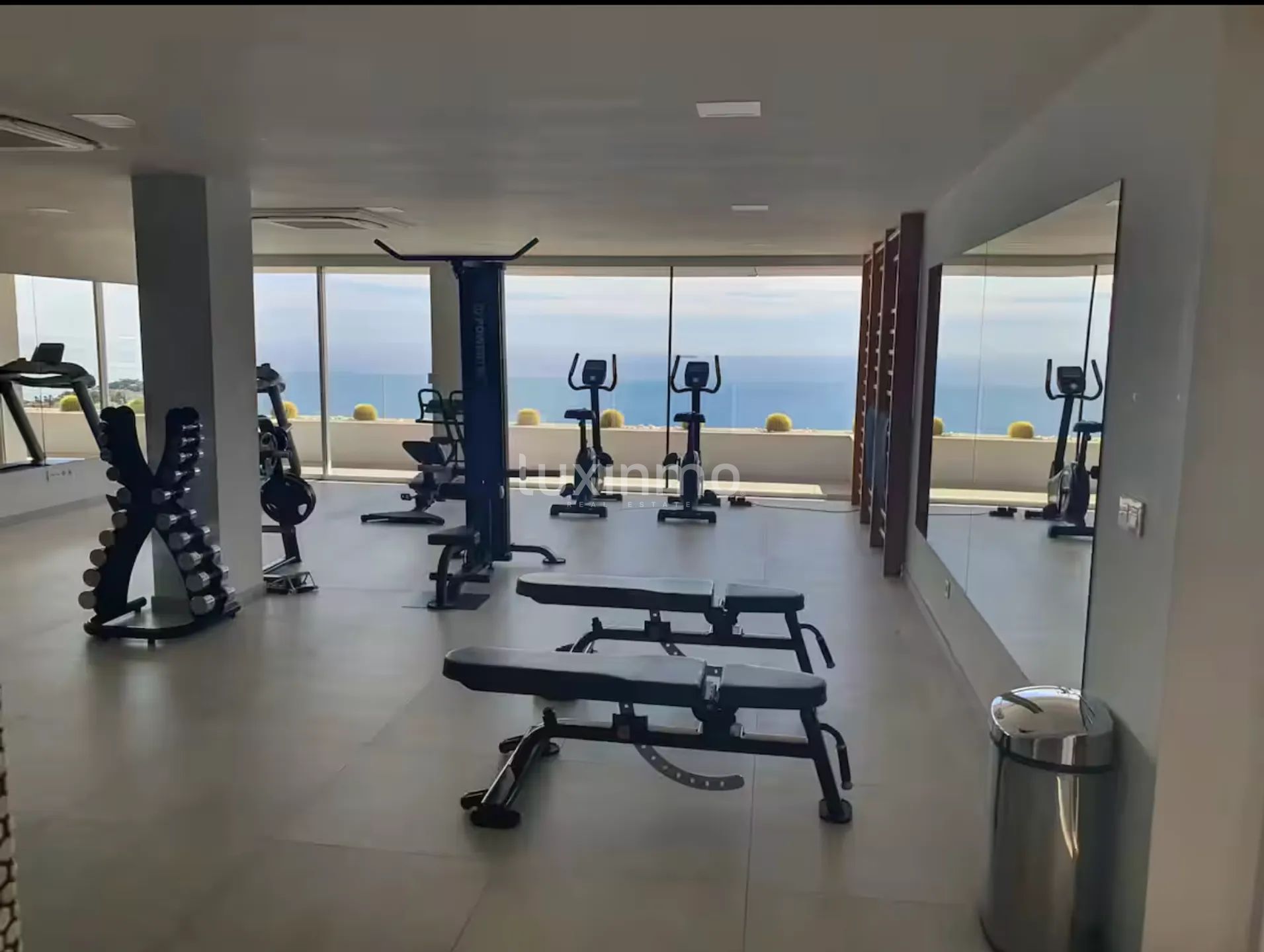 Spectacular 3-bedroom flat with sea views — photo 26