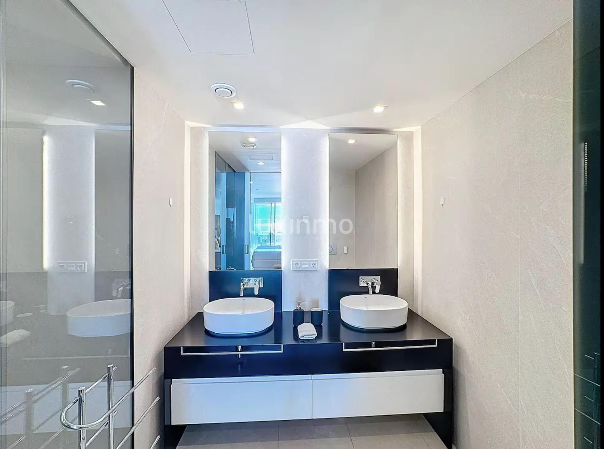 Spectacular 3-bedroom flat with sea views — photo 20