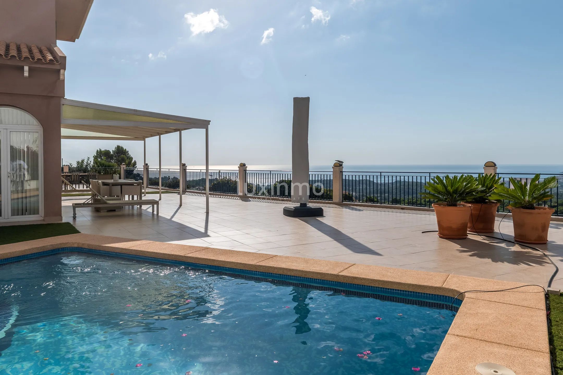 Villa with sea views for sale in Altea