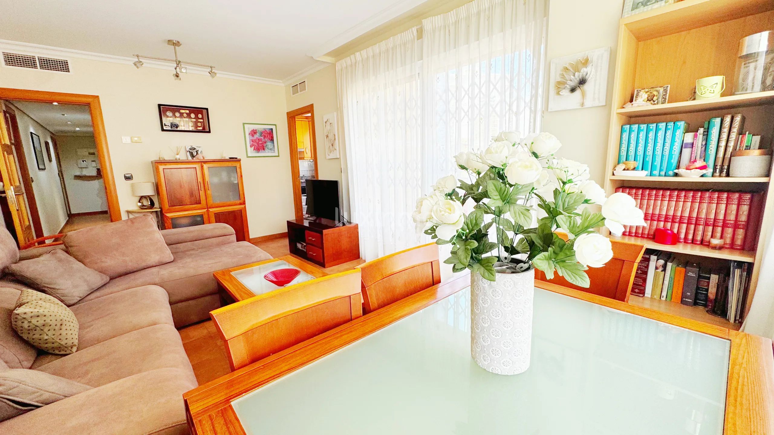 Encantador Apartamento Mediterráneo de 2 Dormitorios en Playa Muchavista, Campello — photo 1