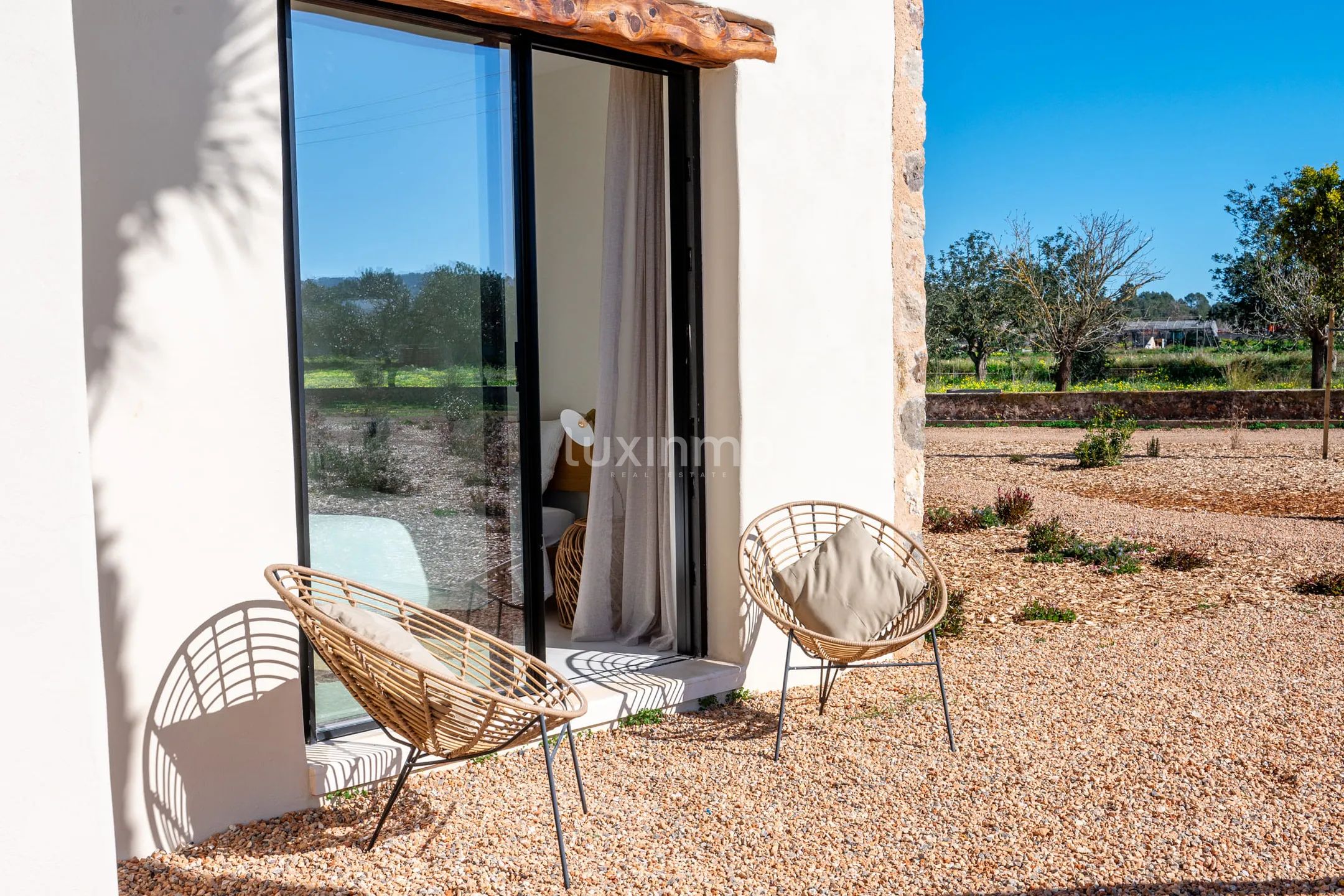 Villa contemporaine de nouvelle construction avec maison d'hôtes Projet d'intimité exceptionnelle dans un cadre naturel serein — photo 40