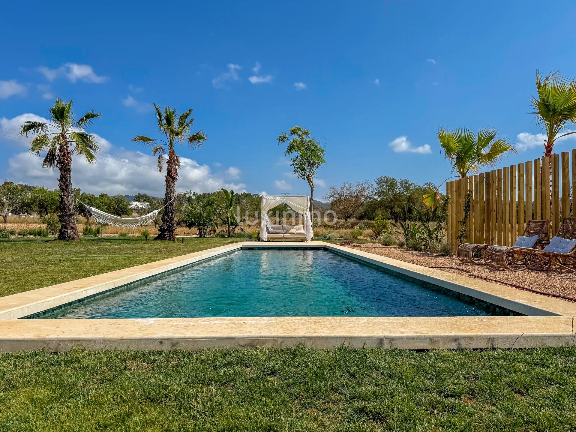 Villa contemporaine de nouvelle construction avec maison d'hôtes Projet d'intimité exceptionnelle dans un cadre naturel serein — photo 14