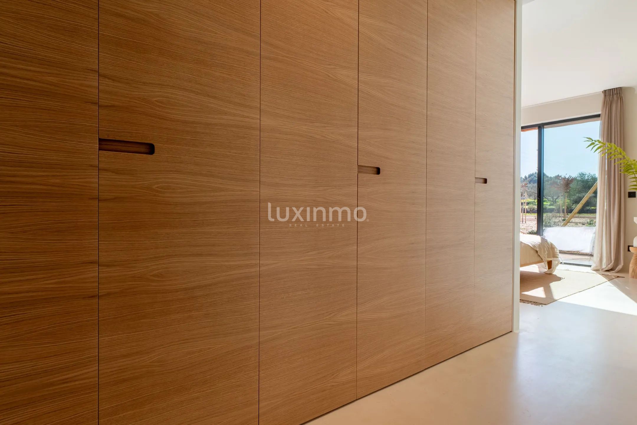 Villa contemporaine de nouvelle construction avec maison d'hôtes Projet d'intimité exceptionnelle dans un cadre naturel serein — photo 36