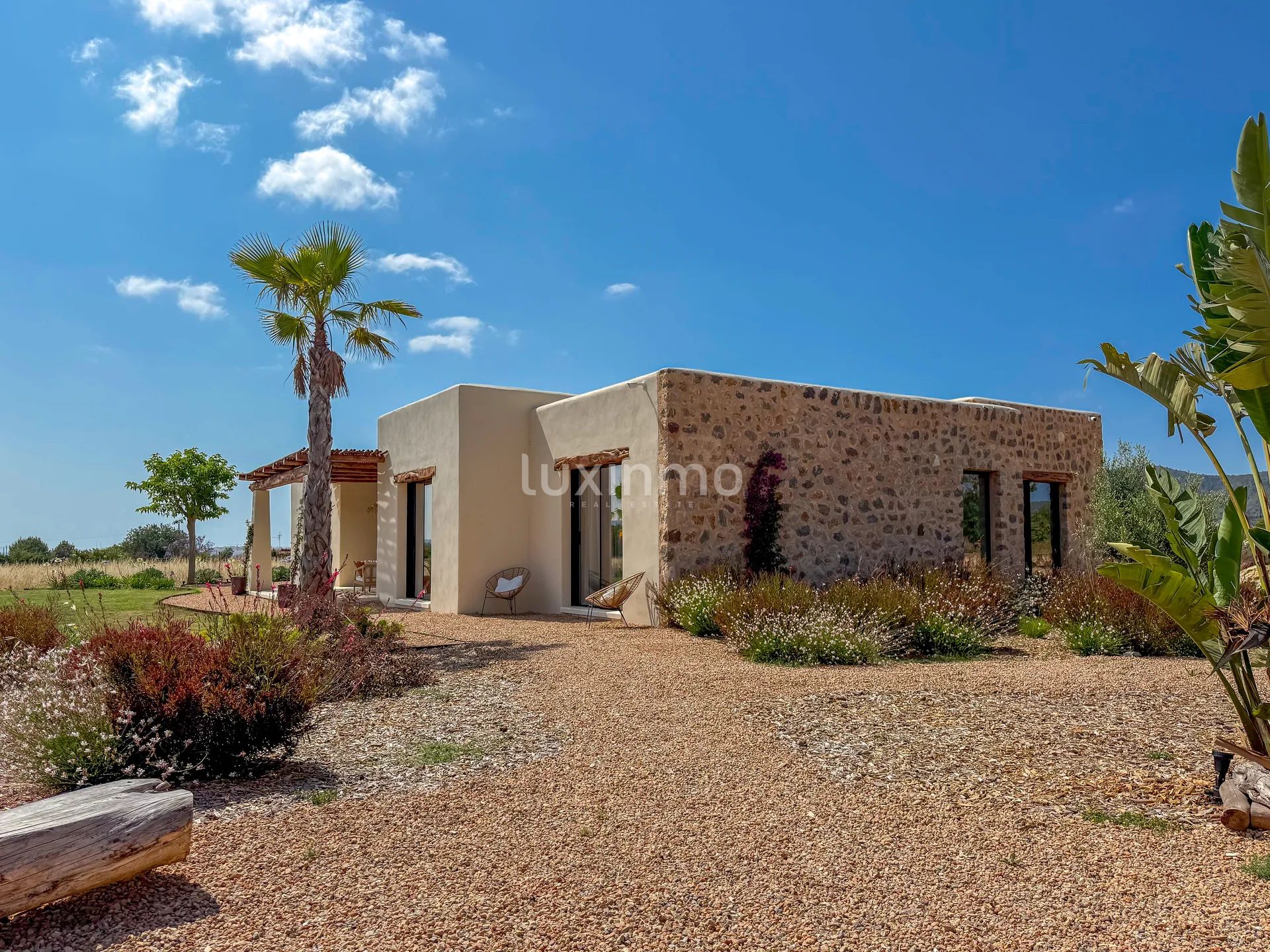 Villa contemporaine de nouvelle construction avec maison d'hôtes Projet d'intimité exceptionnelle dans un cadre naturel serein — photo 44