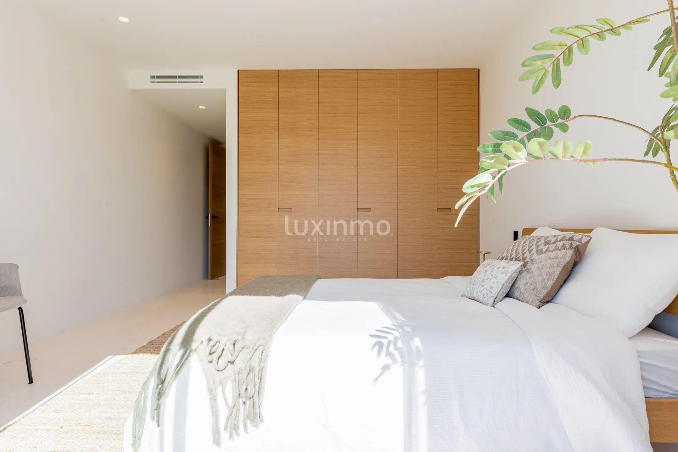 Villa contemporaine de nouvelle construction avec maison d'hôtes Projet d'intimité exceptionnelle dans un cadre naturel serein — photo 27