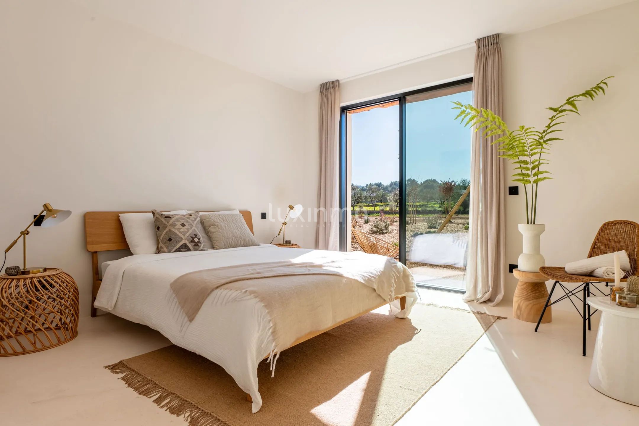 Contemporary New-Build Villa with Guest House Project Exceptional Privacy in a Serene Natural Setting — photo 37