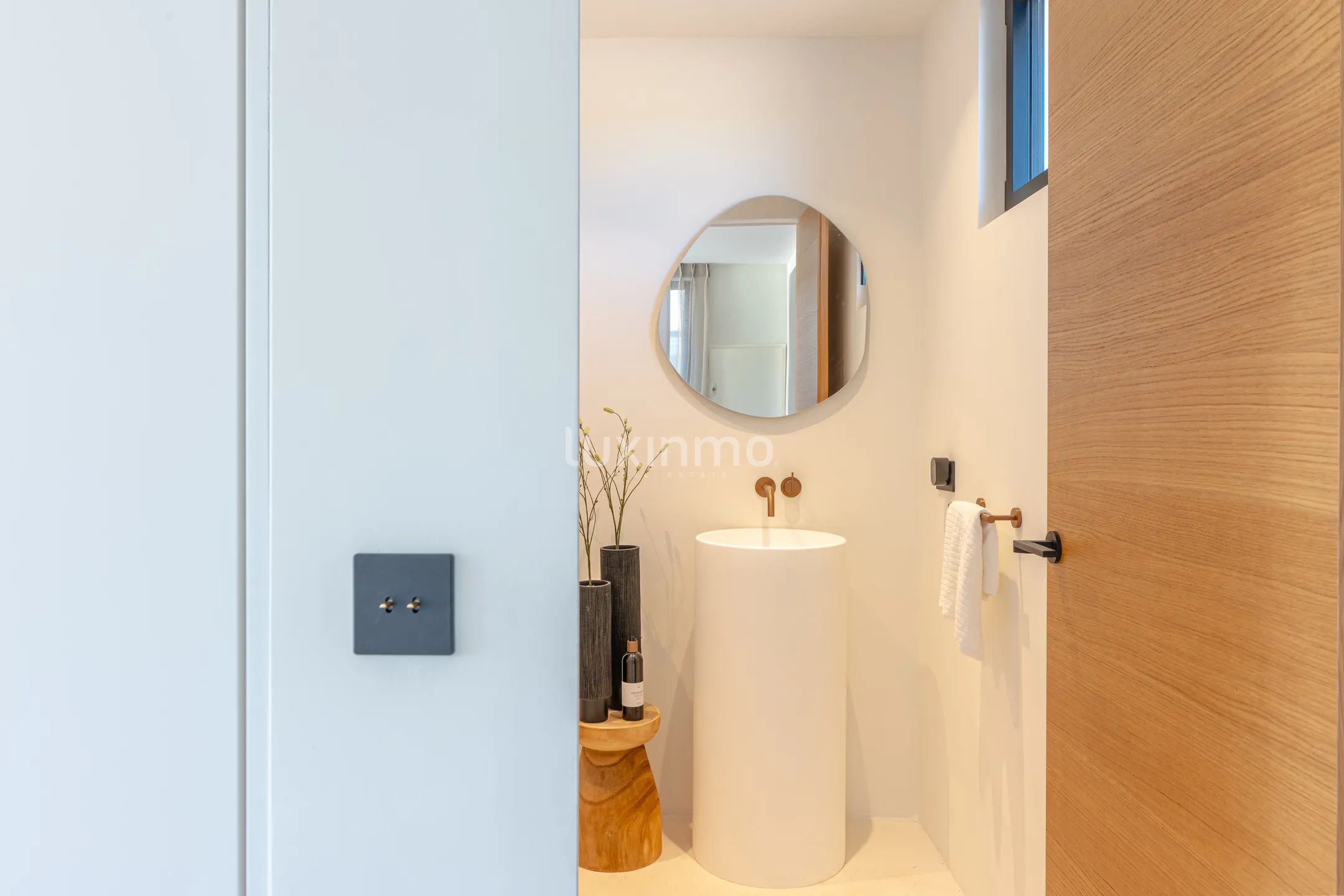 Villa contemporaine de nouvelle construction avec maison d'hôtes Projet d'intimité exceptionnelle dans un cadre naturel serein — photo 26