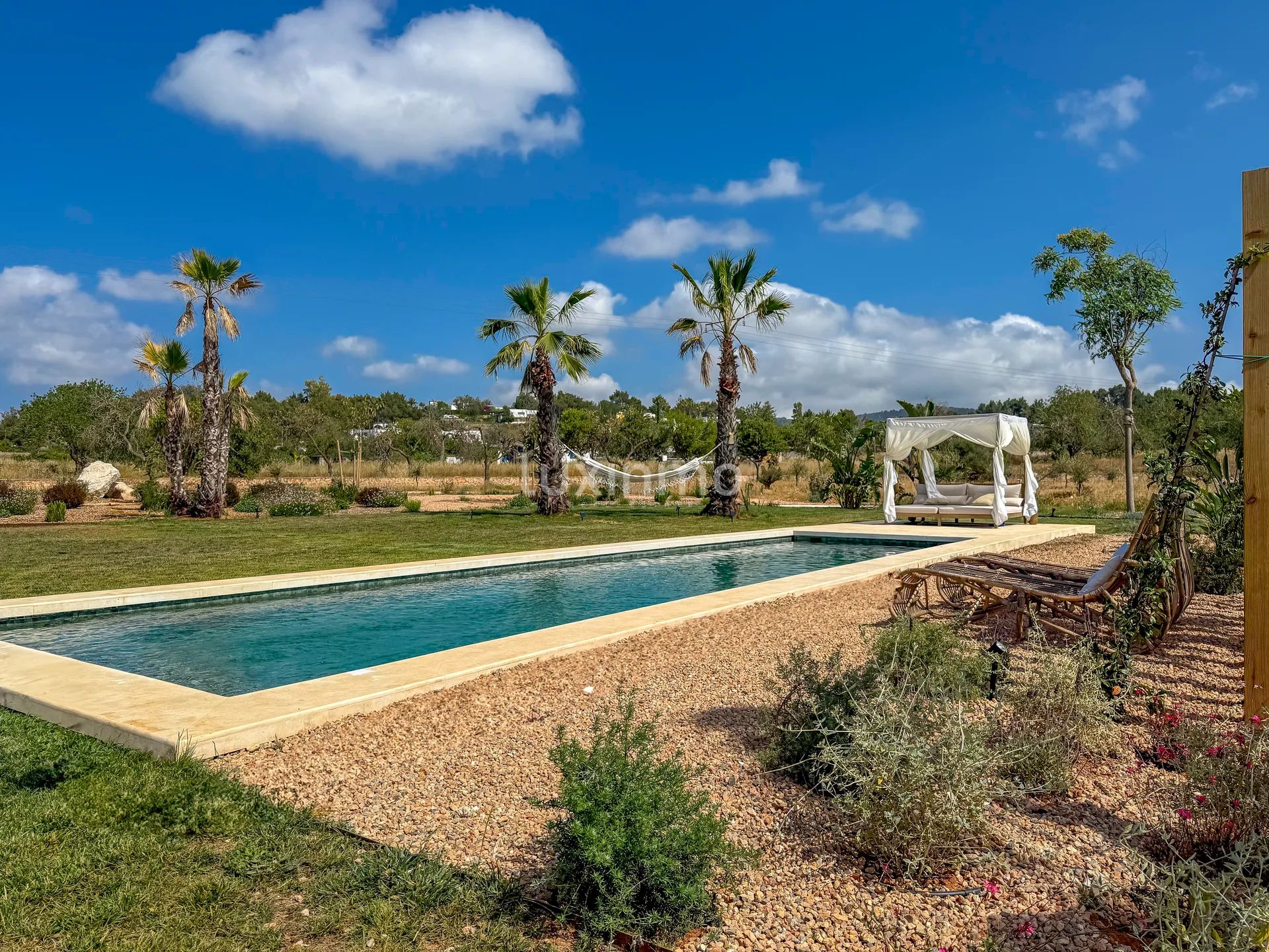 Villa contemporaine de nouvelle construction avec maison d'hôtes Projet d'intimité exceptionnelle dans un cadre naturel serein — photo 9