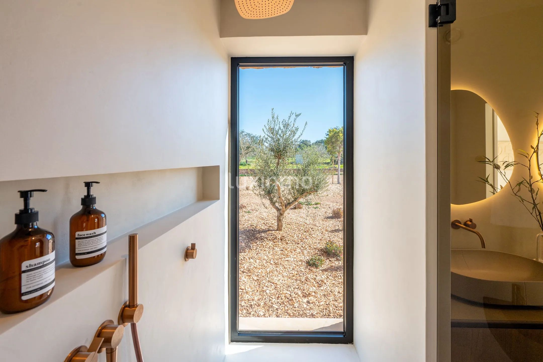 Villa contemporaine de nouvelle construction avec maison d'hôtes Projet d'intimité exceptionnelle dans un cadre naturel serein — photo 42