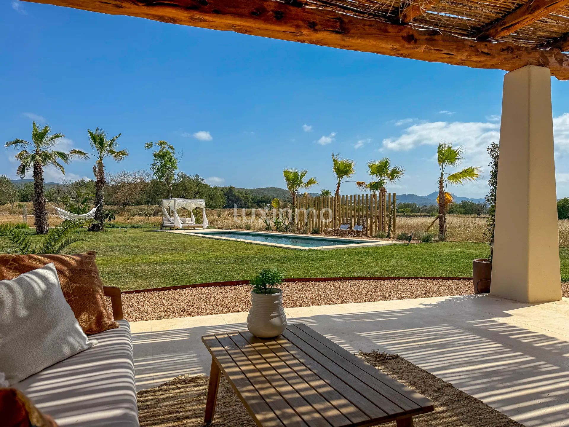 Villa contemporaine de nouvelle construction avec maison d'hôtes Projet d'intimité exceptionnelle dans un cadre naturel serein — photo 20