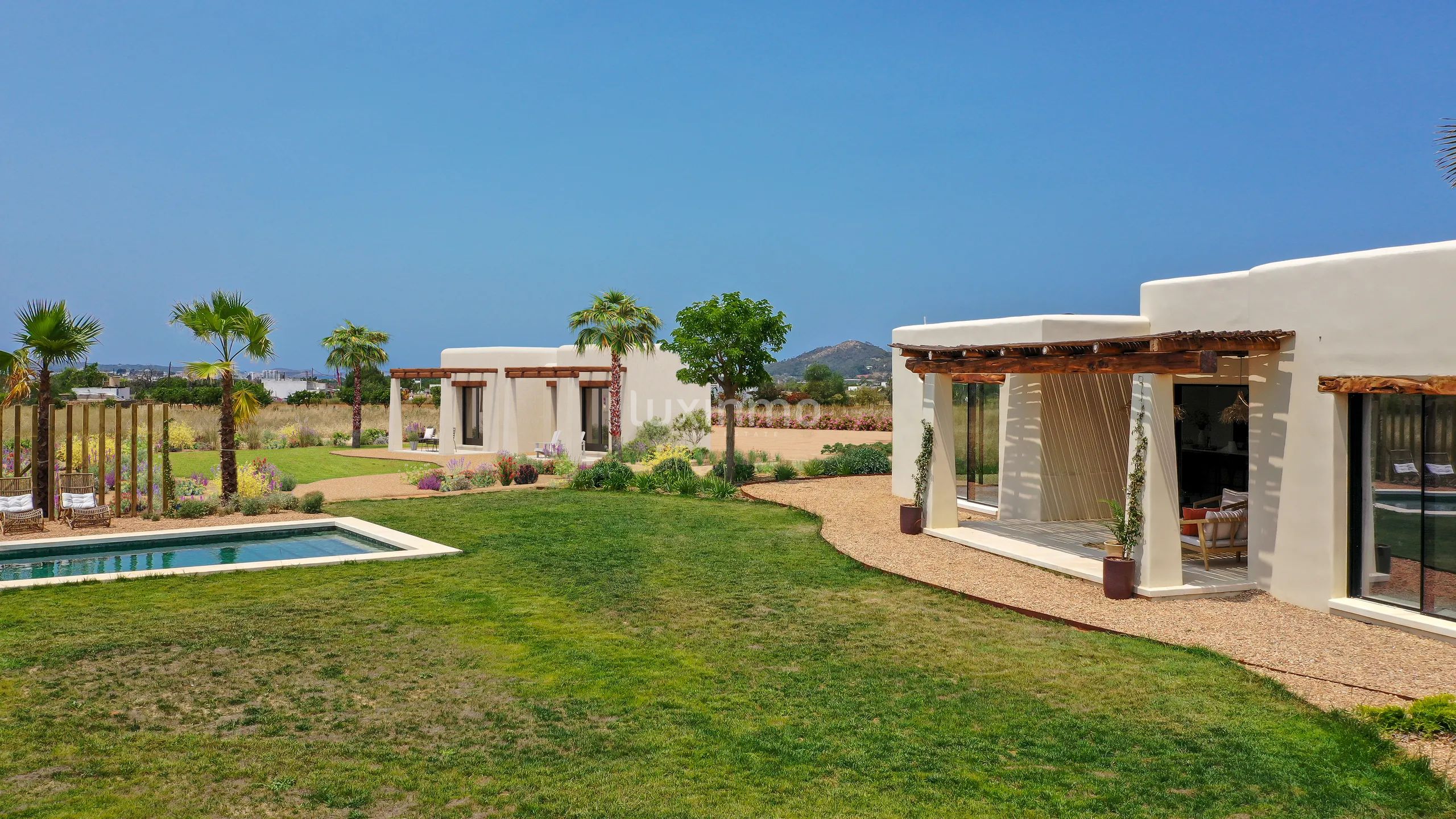 Contemporary New-Build Villa with Guest House Project Exceptional Privacy in a Serene Natural Setting — photo 2