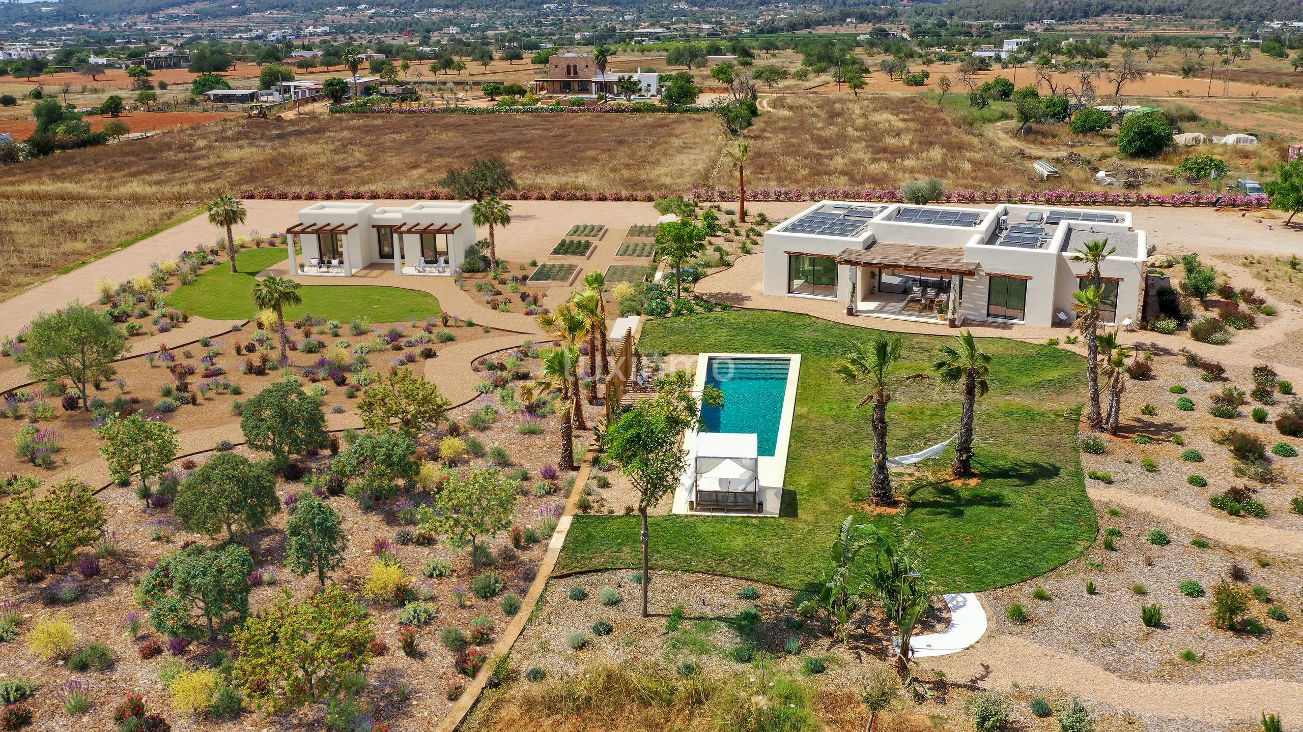 Contemporary New-Build Villa with Guest House Project Exceptional Privacy in a Serene Natural Setting — photo 4