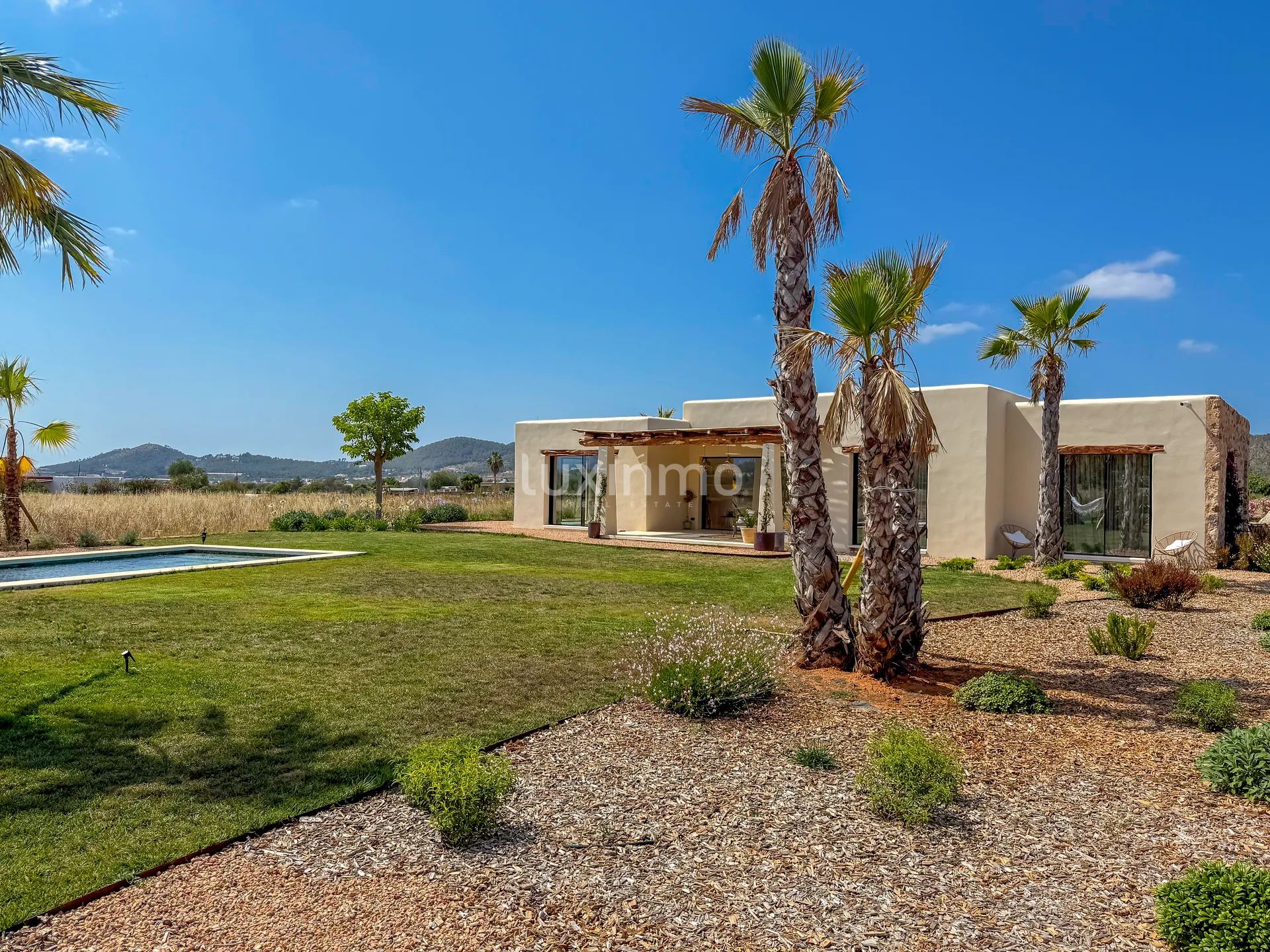 Contemporary New-Build Villa with Guest House Project Exceptional Privacy in a Serene Natural Setting — photo 8