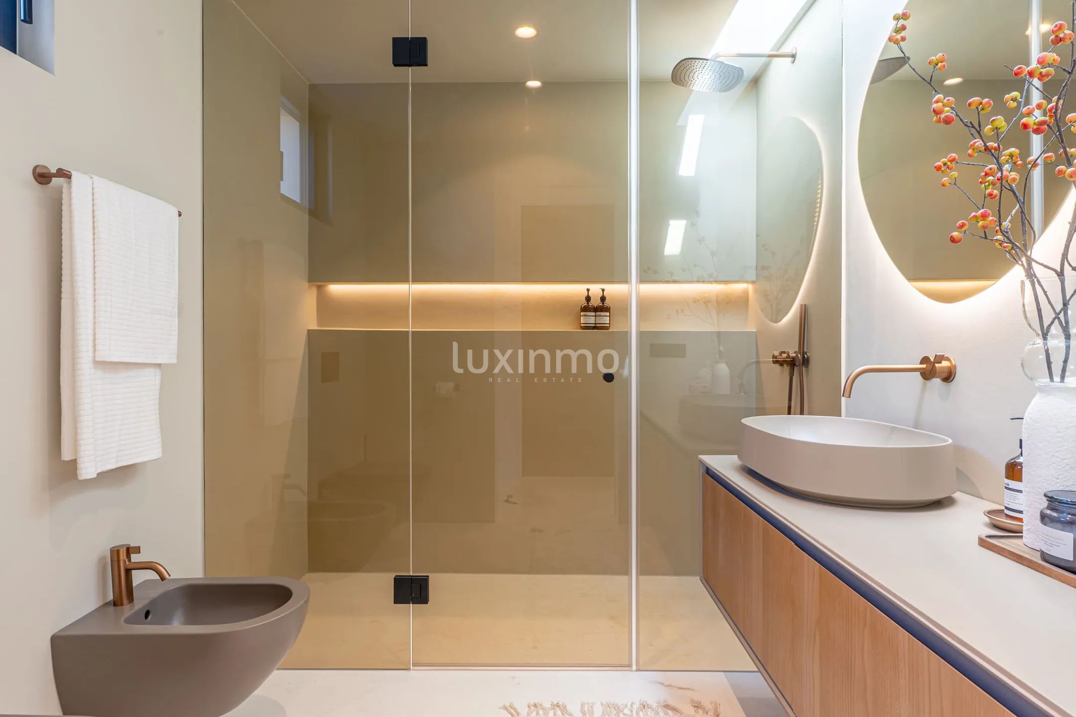 Contemporary New-Build Villa with Guest House Project Exceptional Privacy in a Serene Natural Setting — photo 33