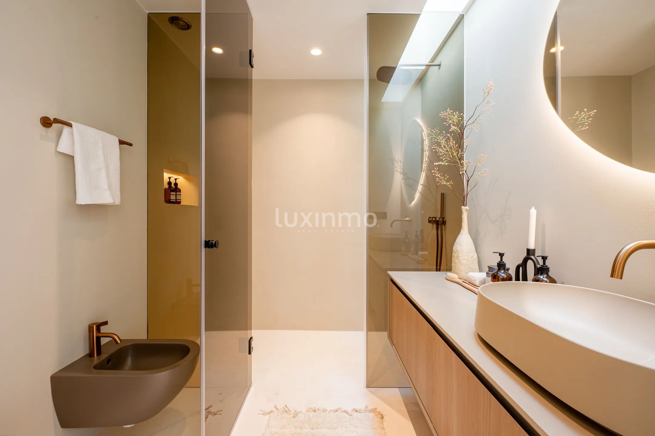 Villa contemporaine de nouvelle construction avec maison d'hôtes Projet d'intimité exceptionnelle dans un cadre naturel serein — photo 28