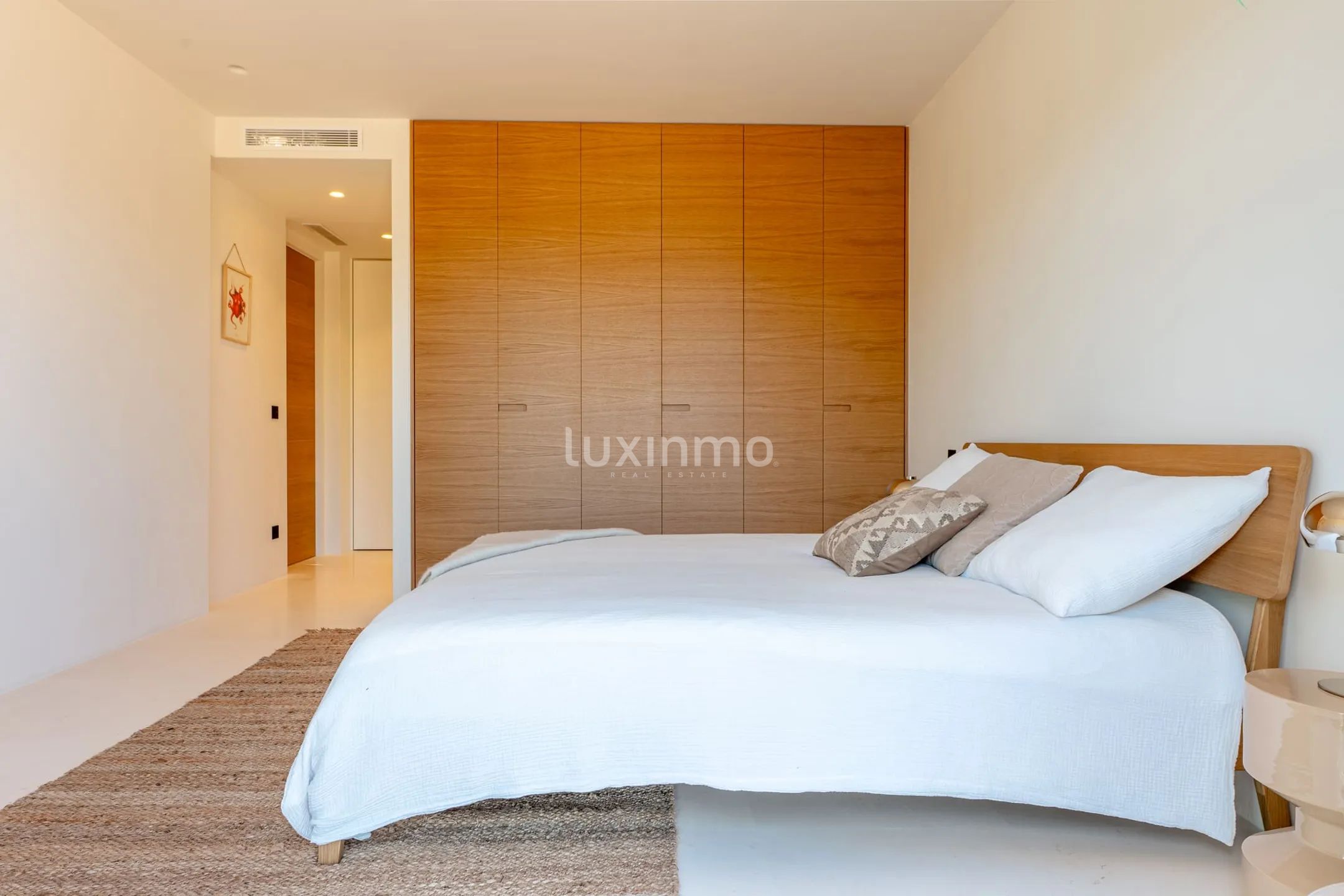 Contemporary New-Build Villa with Guest House Project Exceptional Privacy in a Serene Natural Setting — photo 31