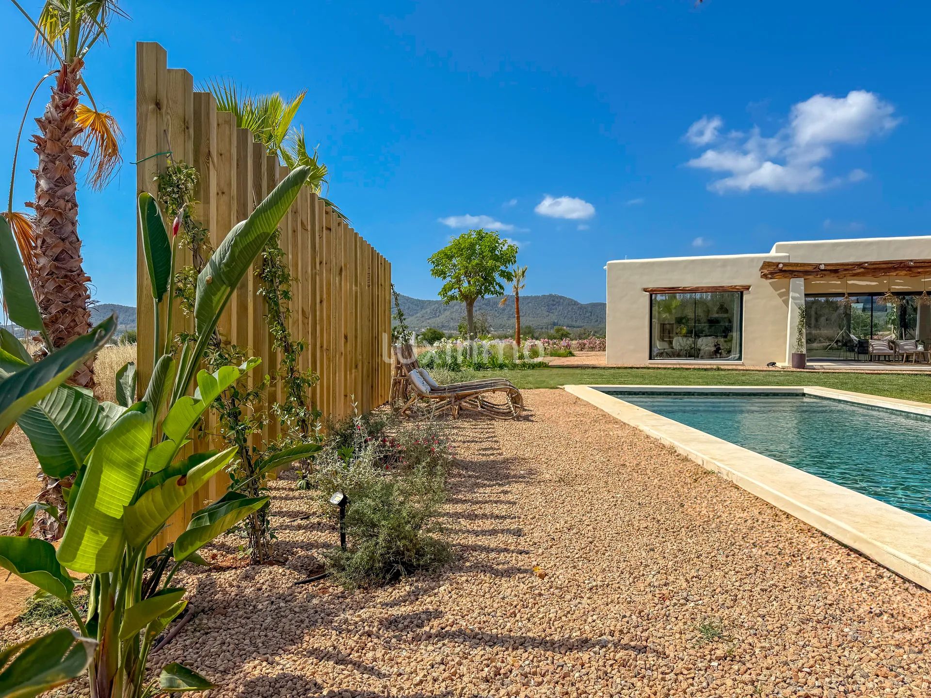 Villa contemporaine de nouvelle construction avec maison d'hôtes Projet d'intimité exceptionnelle dans un cadre naturel serein — photo 16