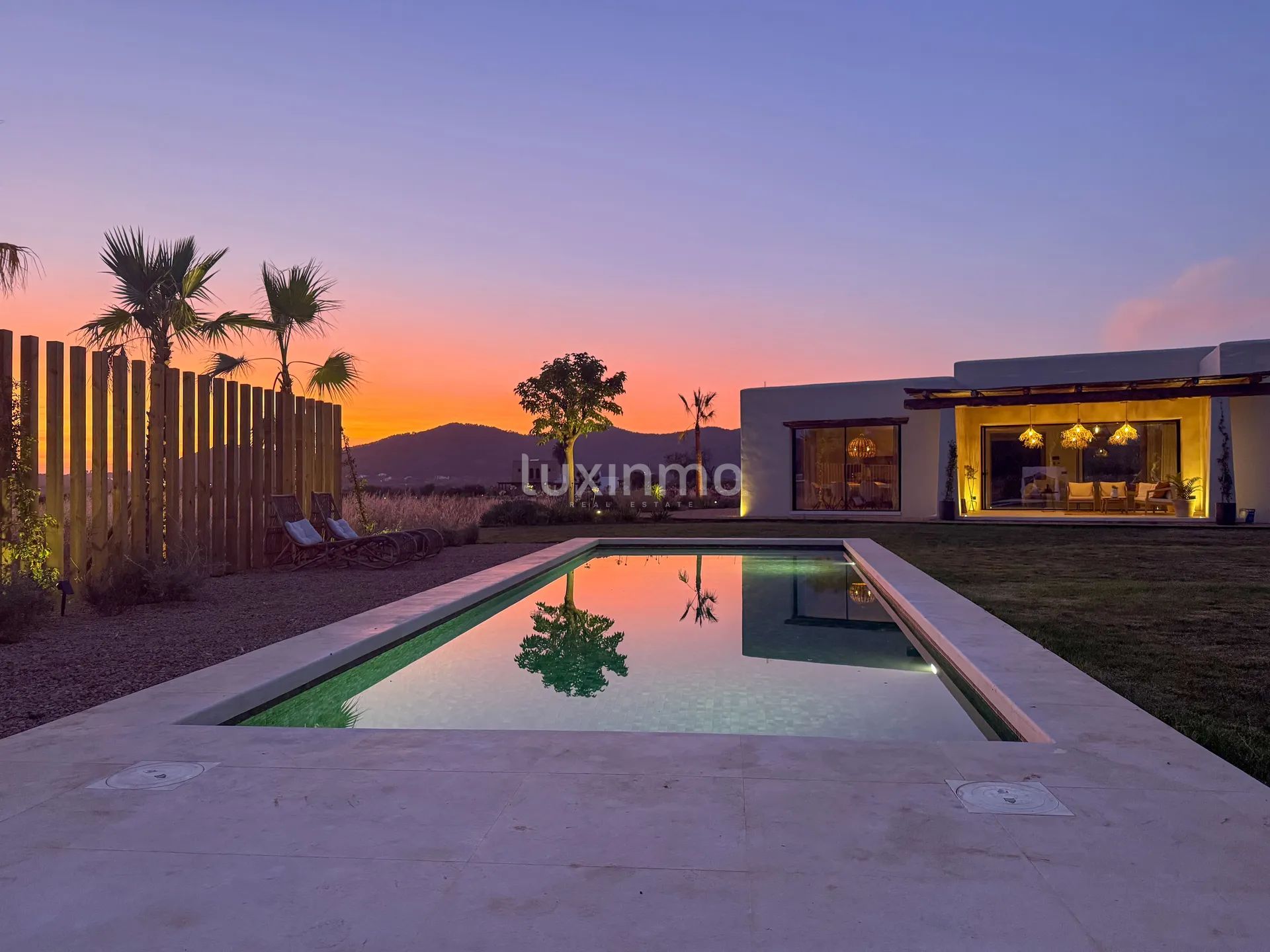 Villa contemporaine de nouvelle construction avec maison d'hôtes Projet d'intimité exceptionnelle dans un cadre naturel serein — photo 12