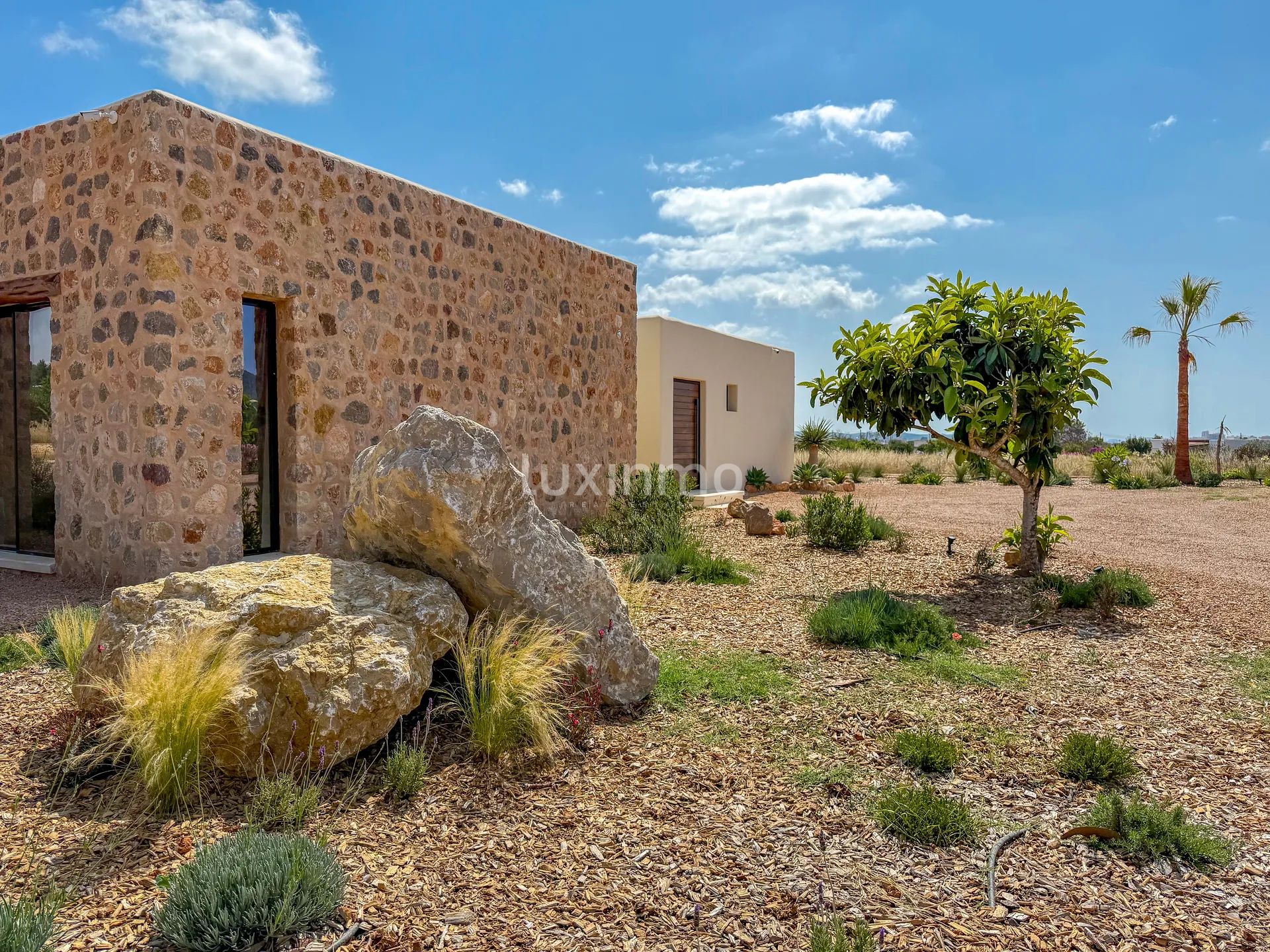 Villa contemporaine de nouvelle construction avec maison d'hôtes Projet d'intimité exceptionnelle dans un cadre naturel serein — photo 10