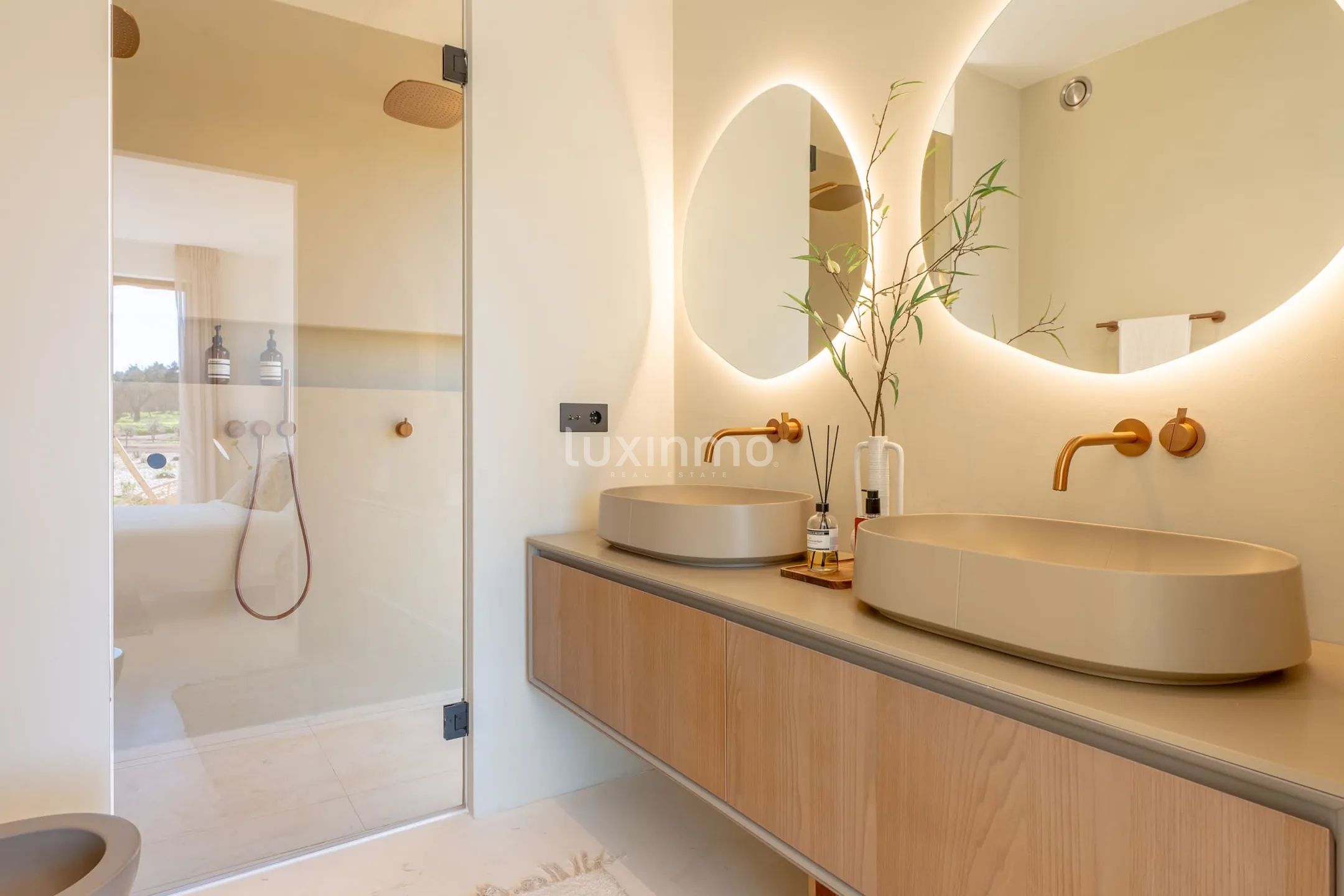 Villa contemporaine de nouvelle construction avec maison d'hôtes Projet d'intimité exceptionnelle dans un cadre naturel serein — photo 41