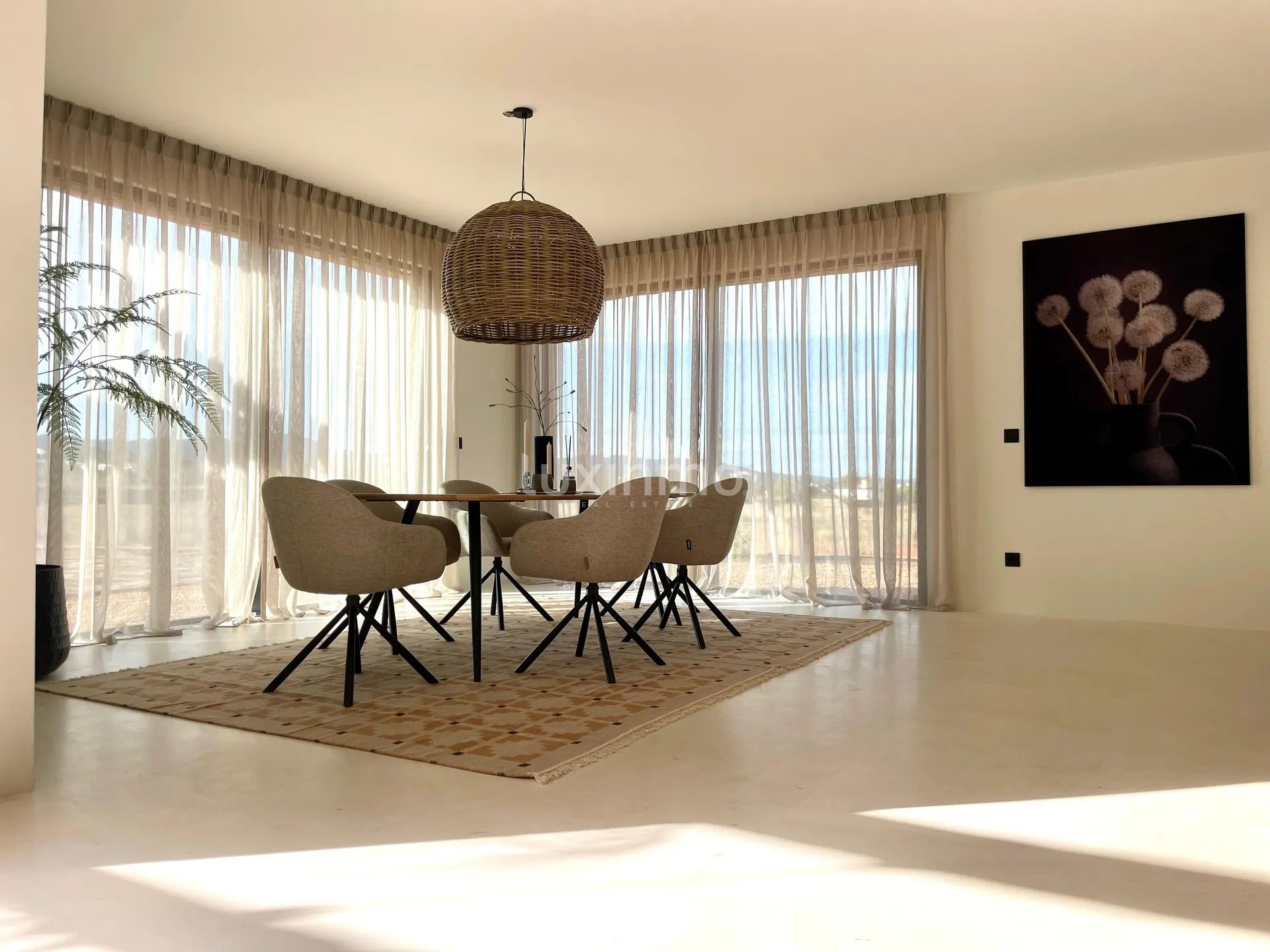 Villa contemporaine de nouvelle construction avec maison d'hôtes Projet d'intimité exceptionnelle dans un cadre naturel serein — photo 23