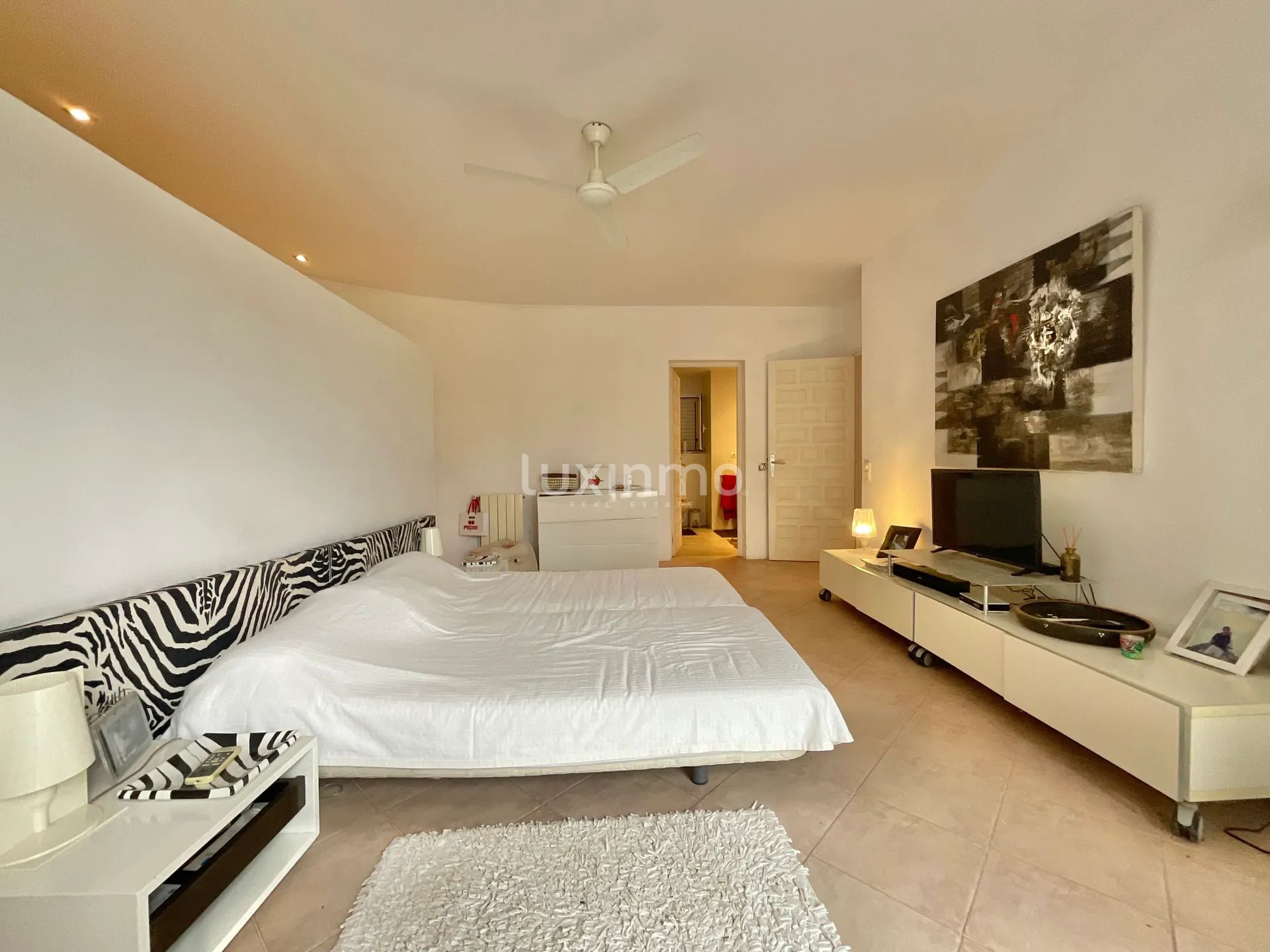 Charmig villa inom gångavstånd från Cala Tarida-stranden — photo 35