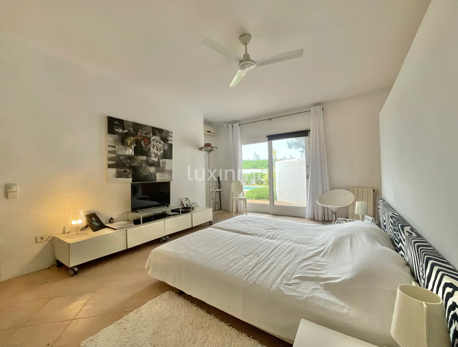 Charmig villa inom gångavstånd från Cala Tarida-stranden — photo 36