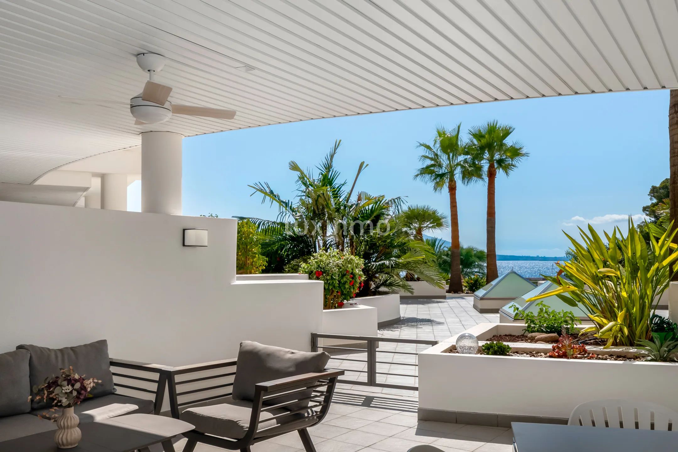 Beautiful flat for rent in front line beach in Mascarat