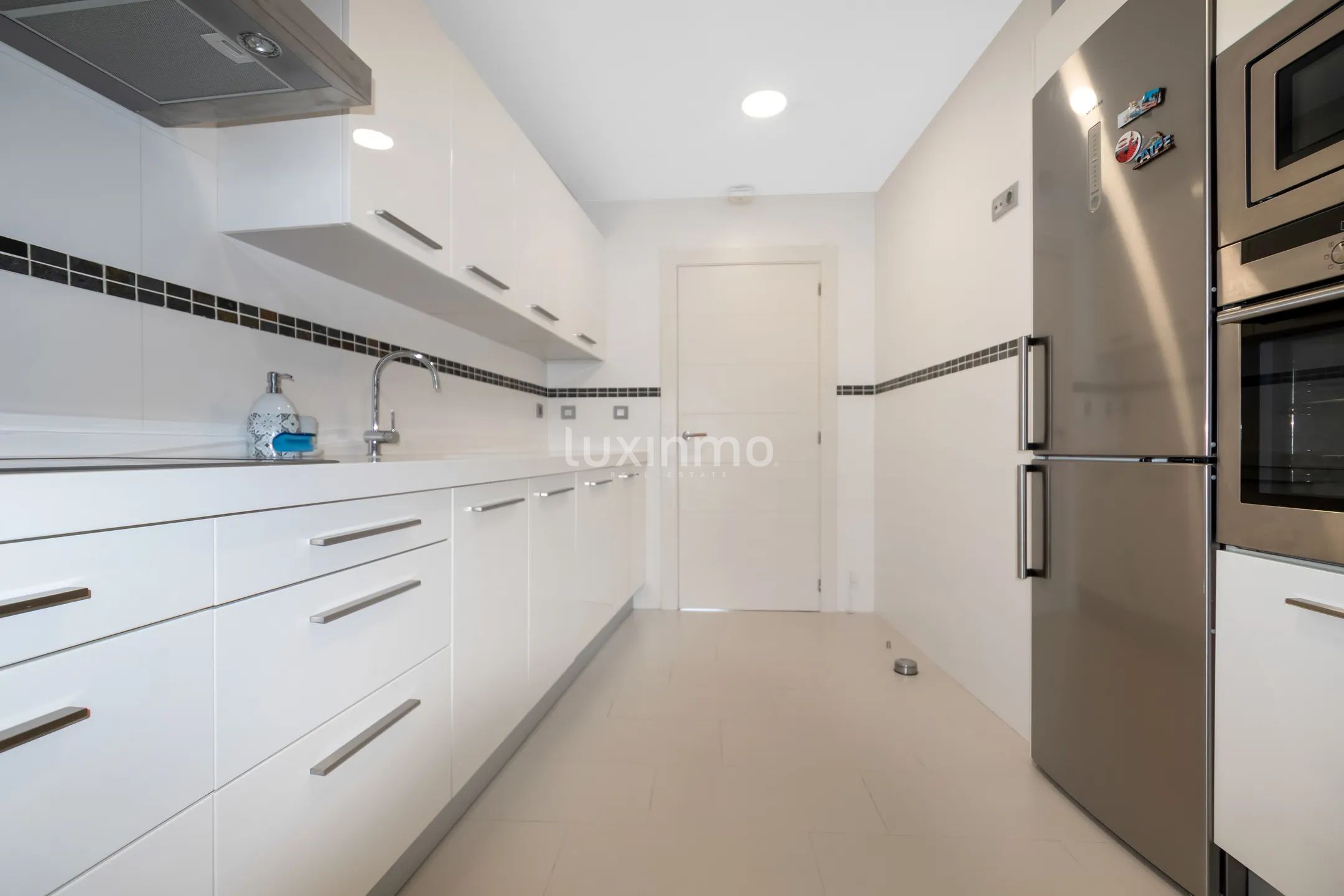 Beautiful flat for rent in front line beach in Mascarat — photo 10