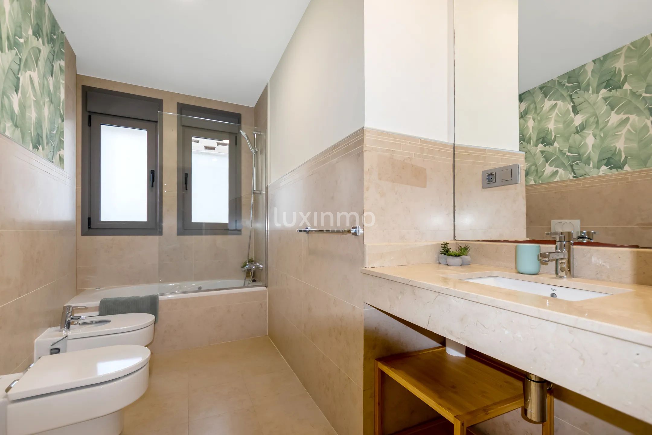 Beautiful flat for rent in front line beach in Mascarat — photo 12