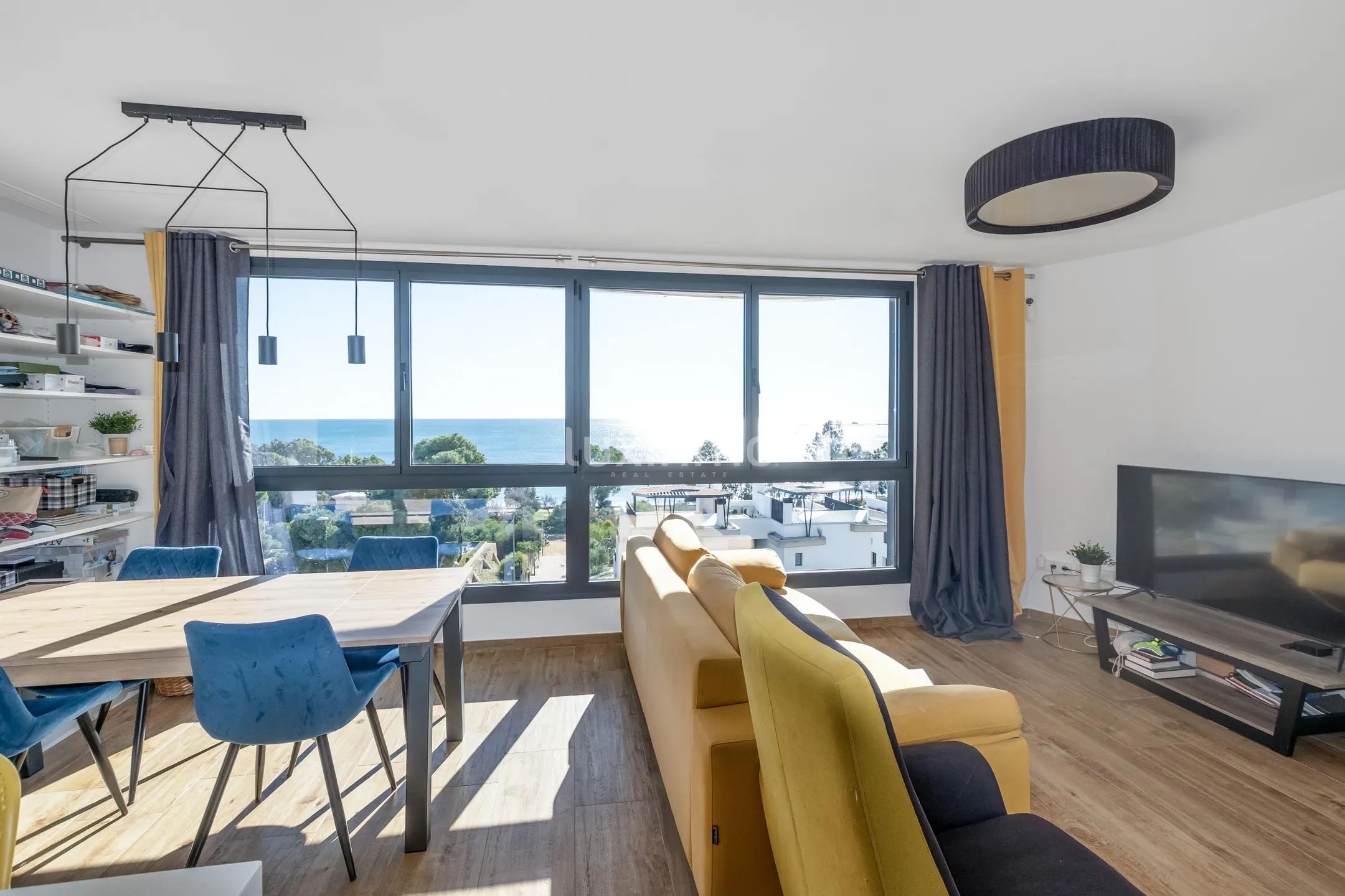 Sea View Apartment in Villajoyosa with 3 Beds, Terrace & Amenities — photo 11