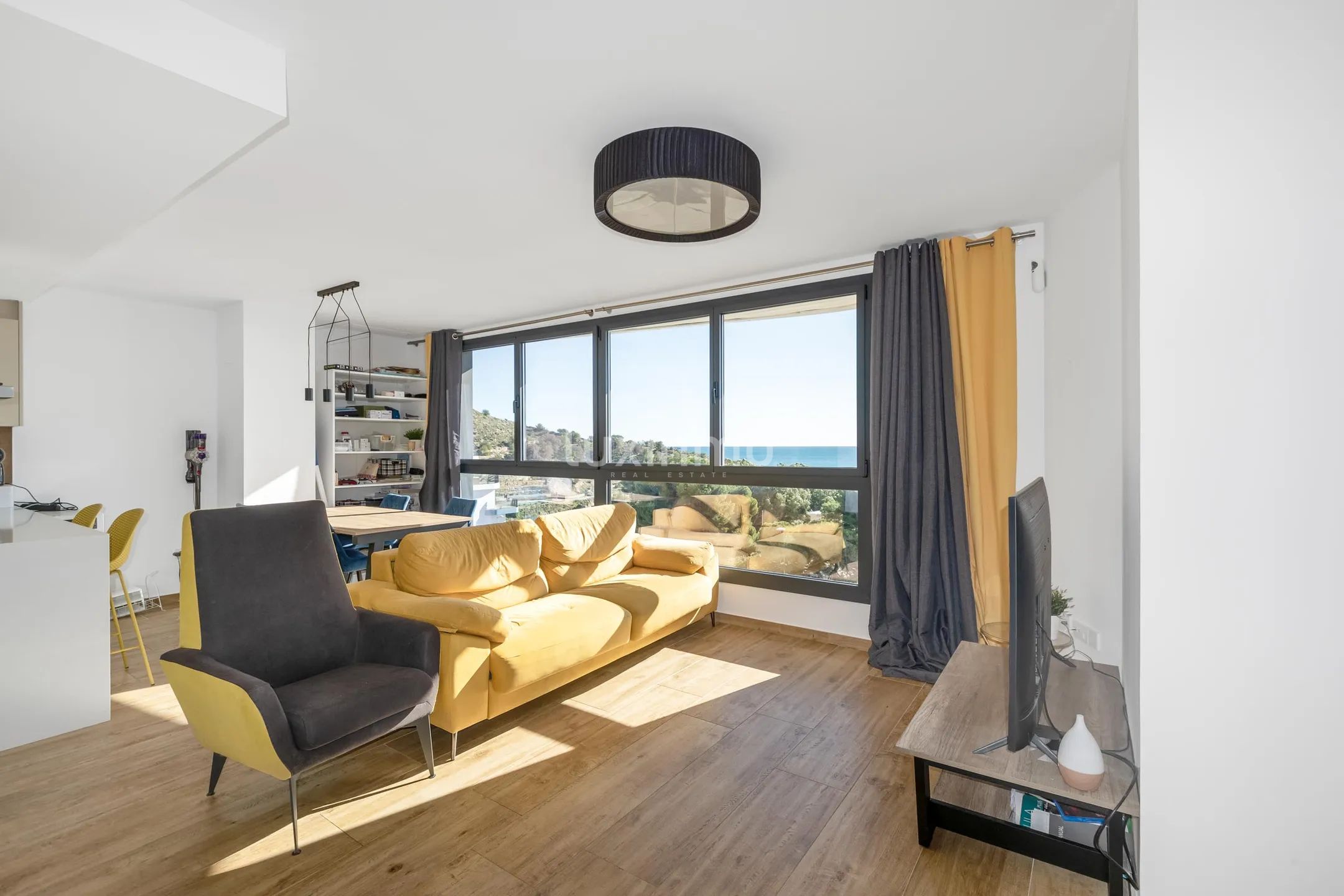 Sea View Apartment in Villajoyosa with 3 Beds, Terrace & Amenities — photo 5