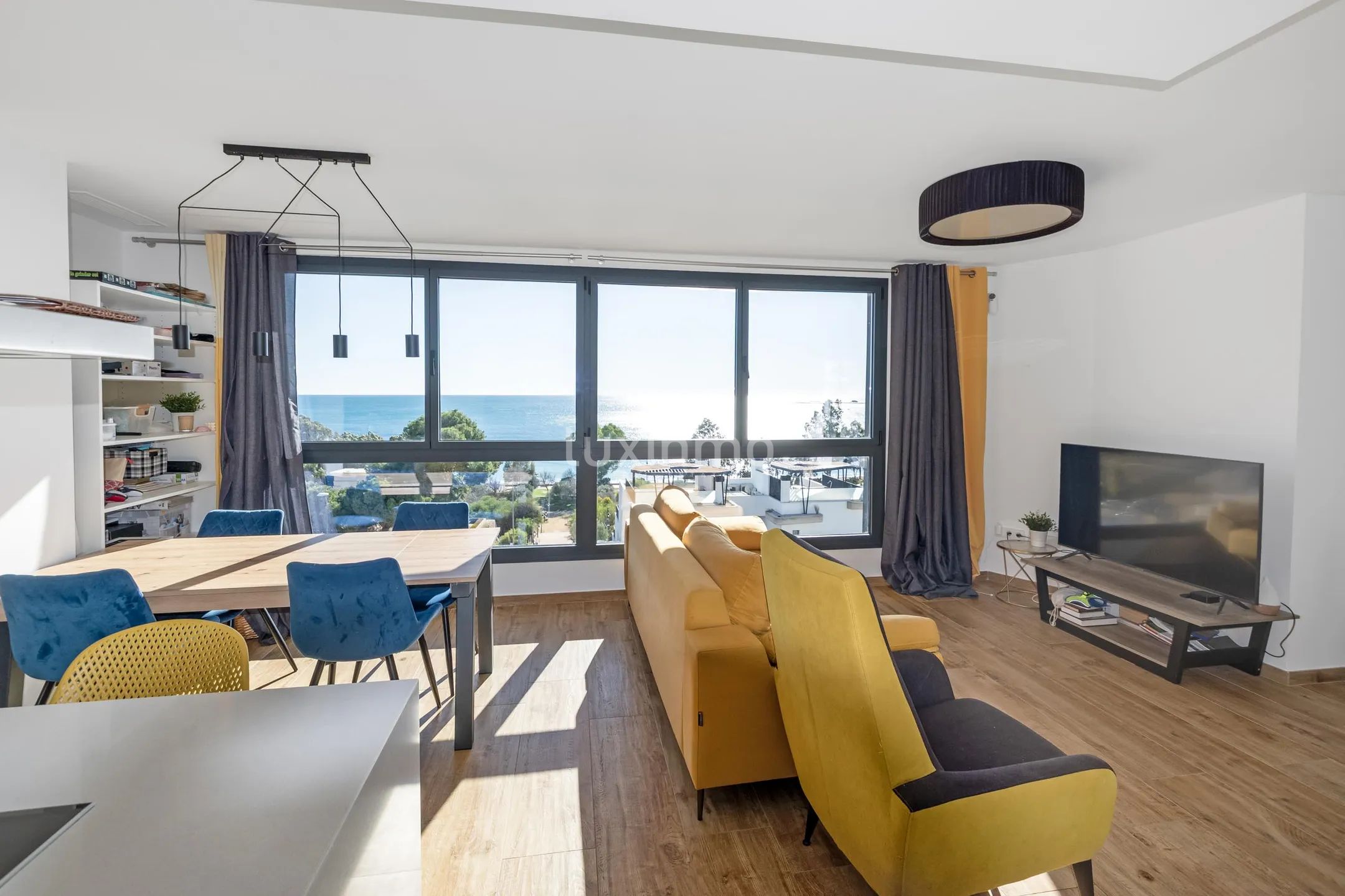 Sea View Apartment in Villajoyosa with 3 Beds, Terrace & Amenities — photo 2