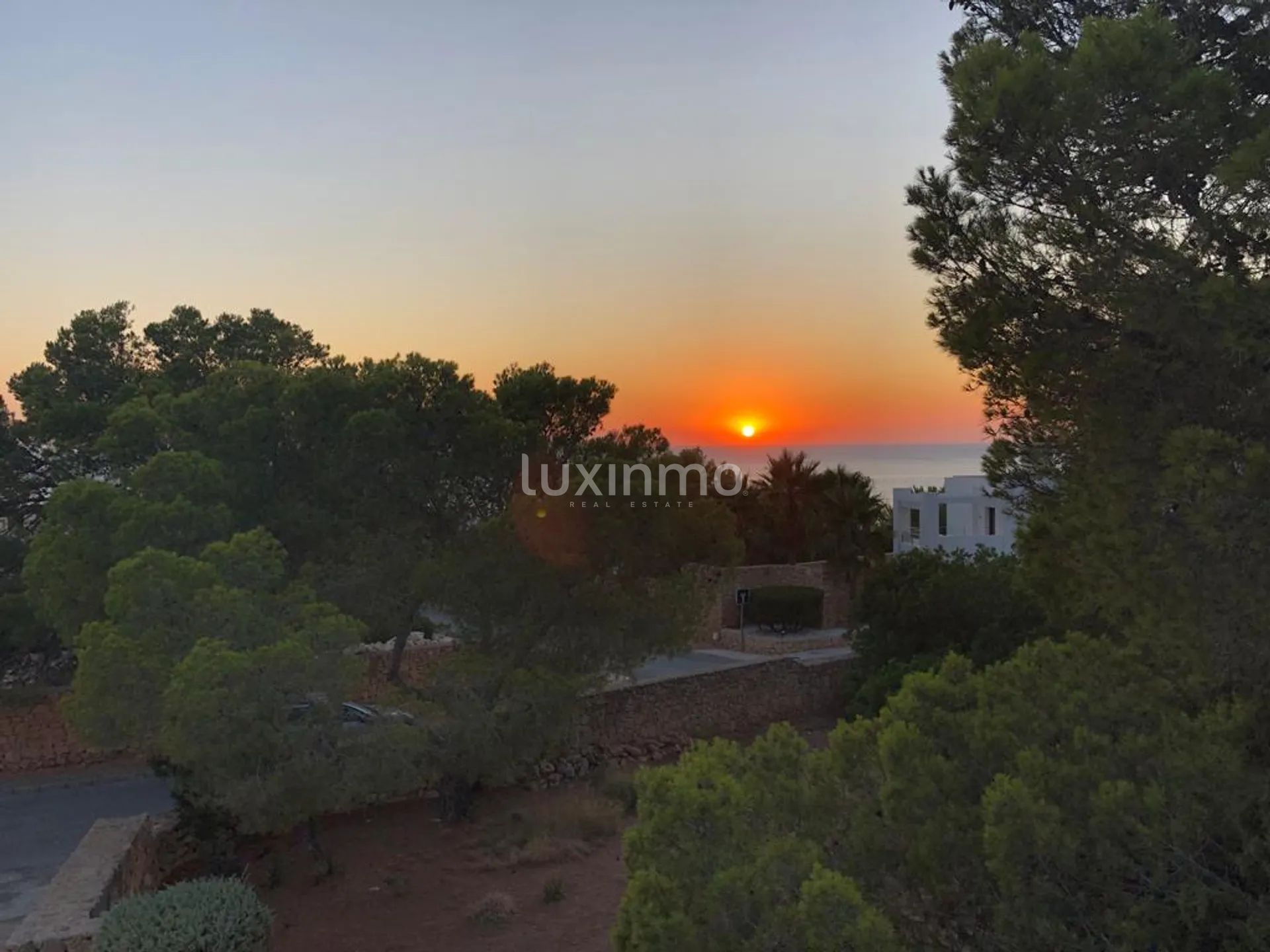 Charming West Coast Ibiza Villa - Walking Distance to the Sea — photo 10